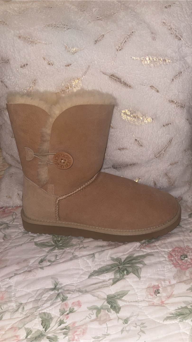 NEW Bailey Button 5803 Tan Women's UGG Boots  8 8.5 EU 39