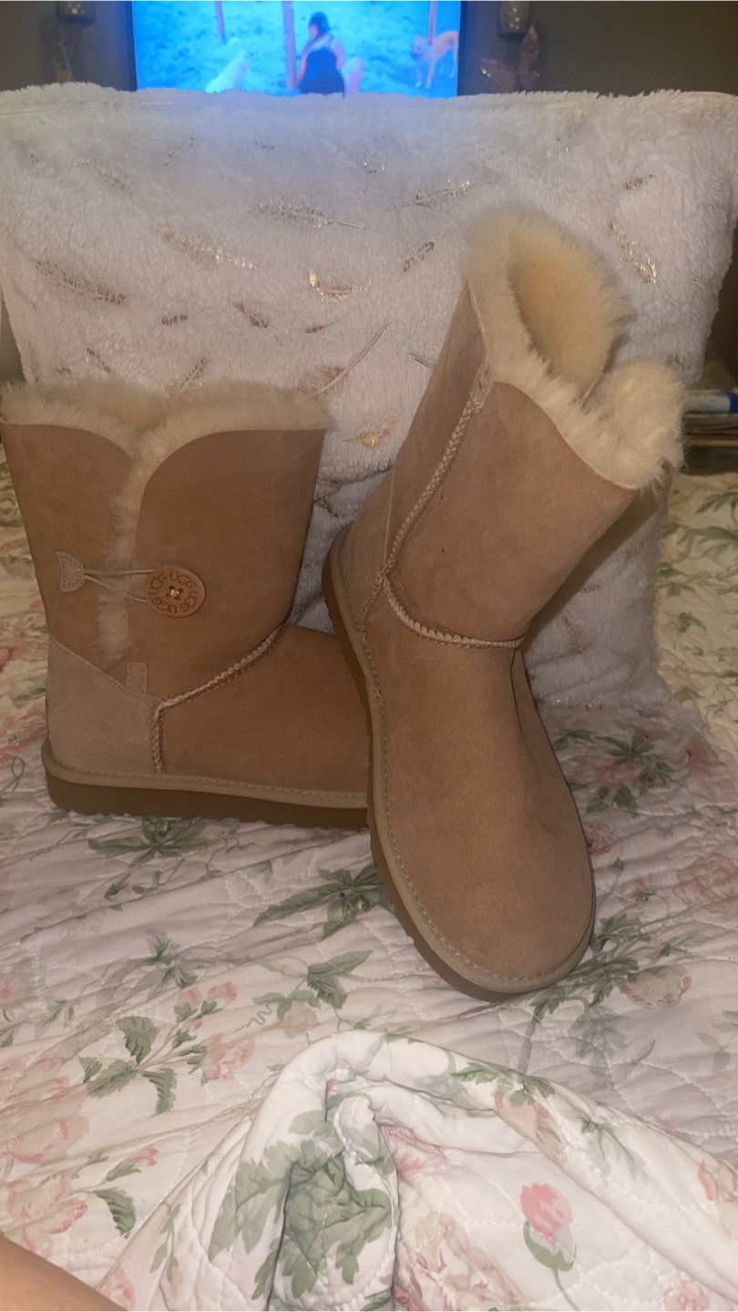 NEW Bailey Button 5803 Tan Women's UGG Boots  8 8.5 EU 39 - photo 2