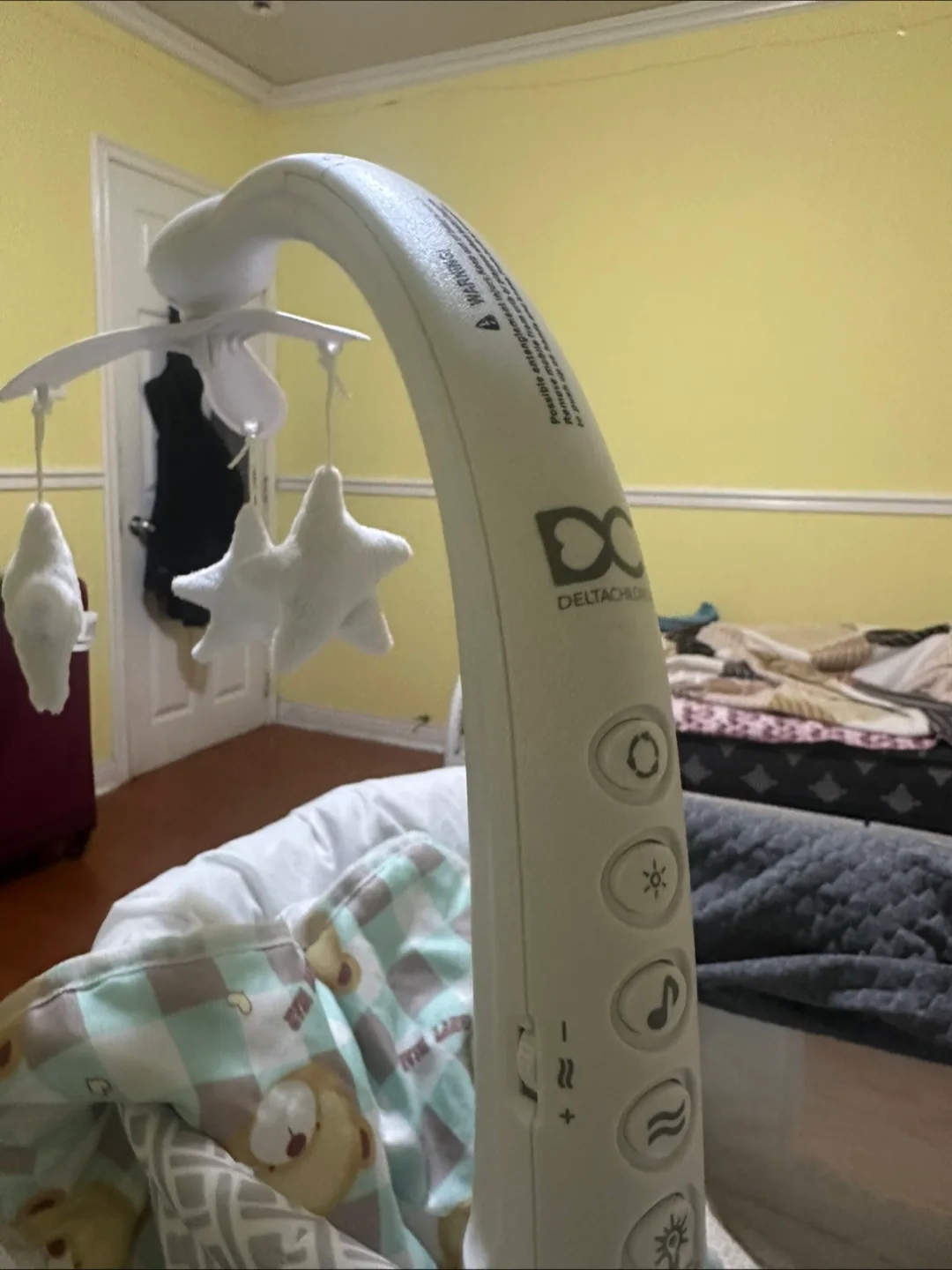 Delta Children Bassinet image indicator(2)