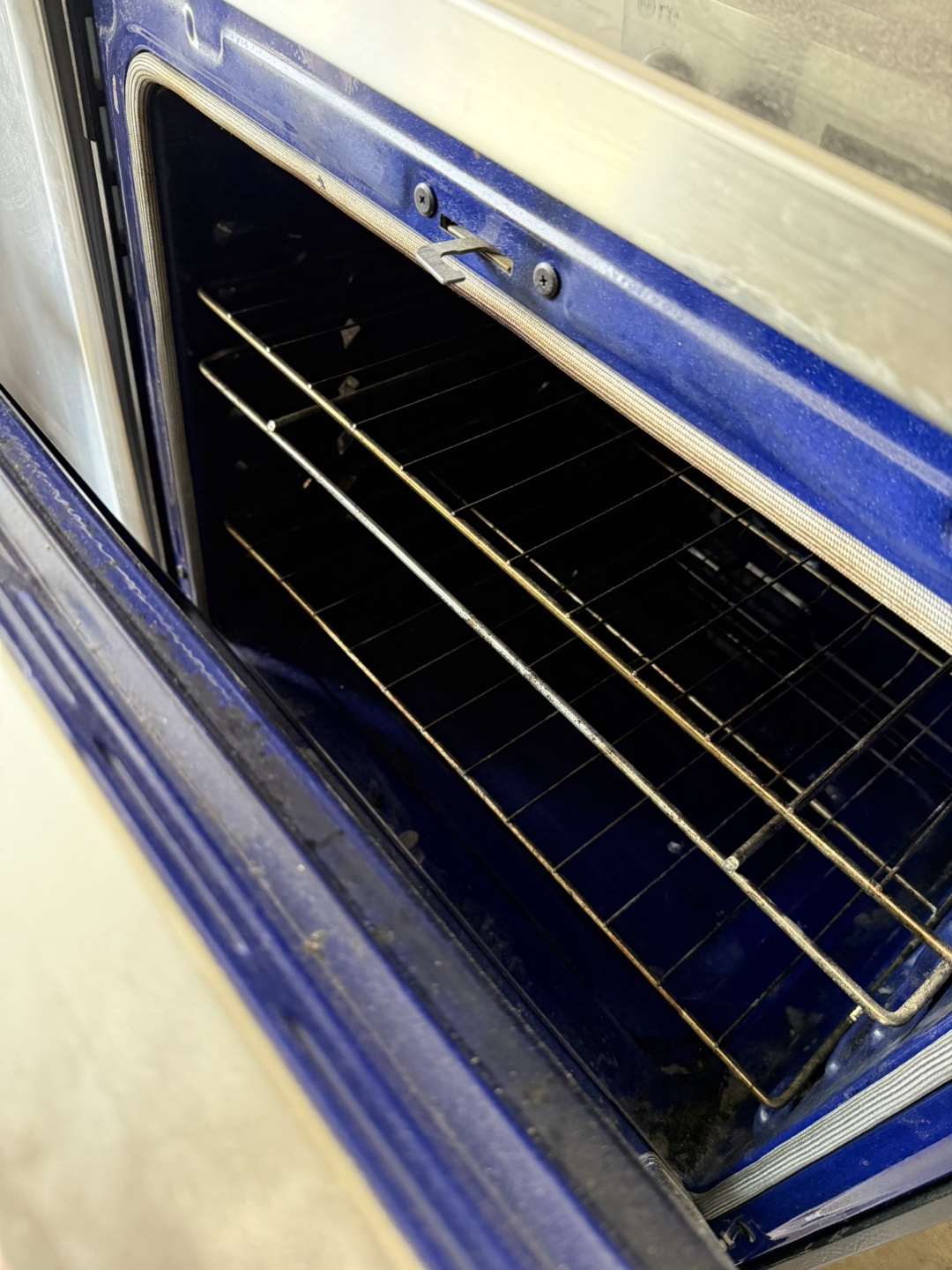 LG Electric Range Oven - photo 2