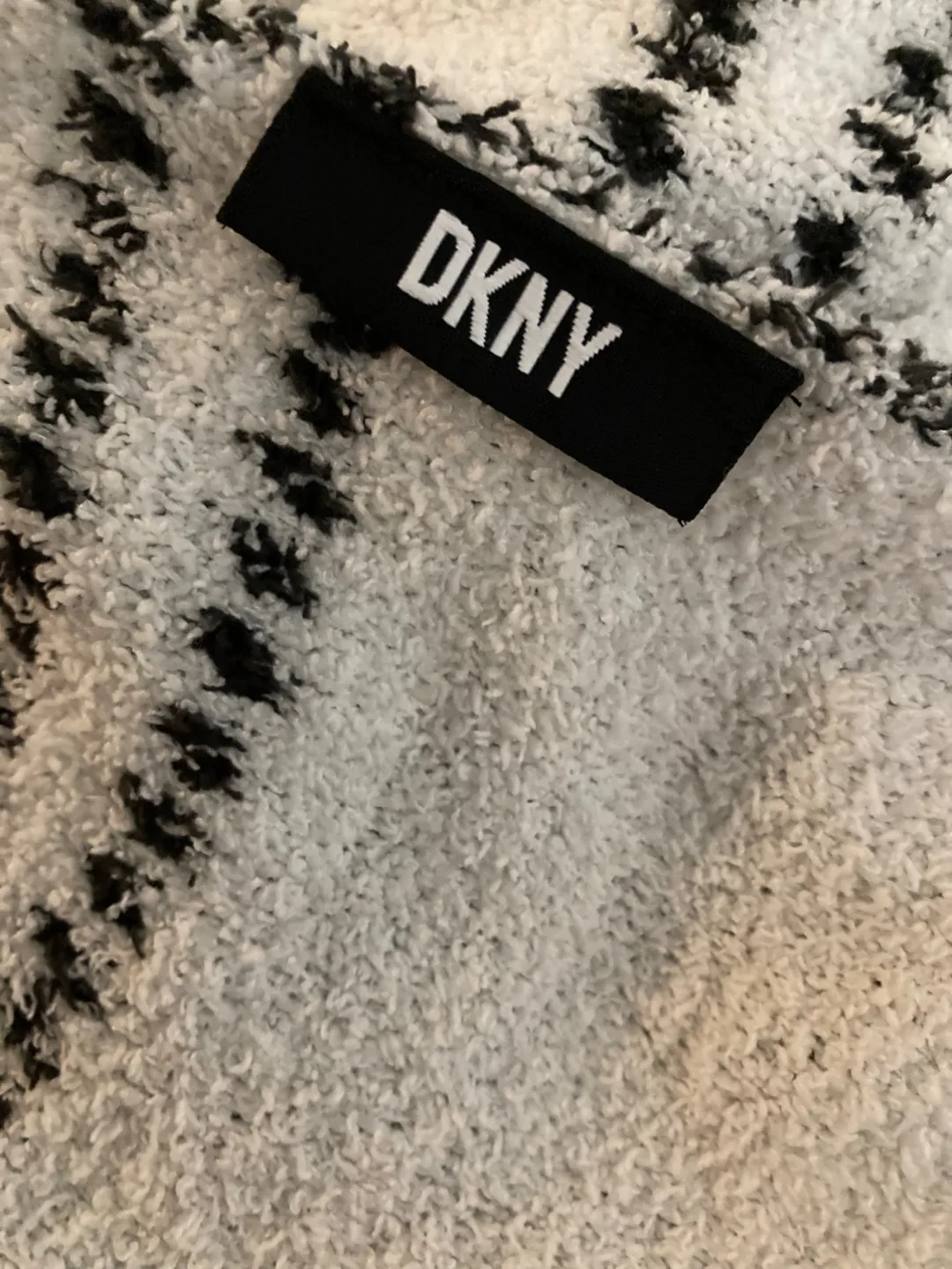DKNY Black & White sofa throw image indicator(3)