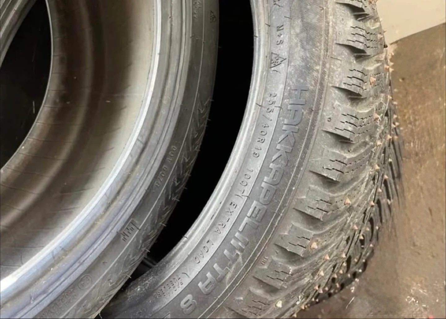 Nokian Hakkapeliitta 8 Winter Tires 255/40R19 image indicator(4)