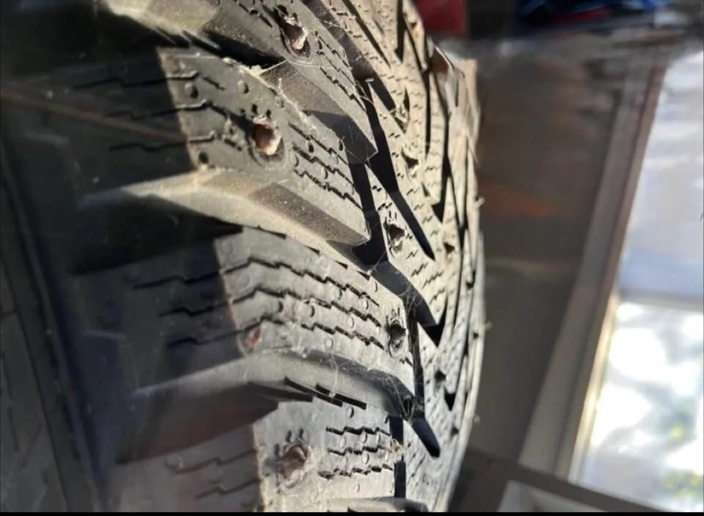 Nokian Hakkapeliitta 8 Winter Tires 255/40R19 image indicator(2)