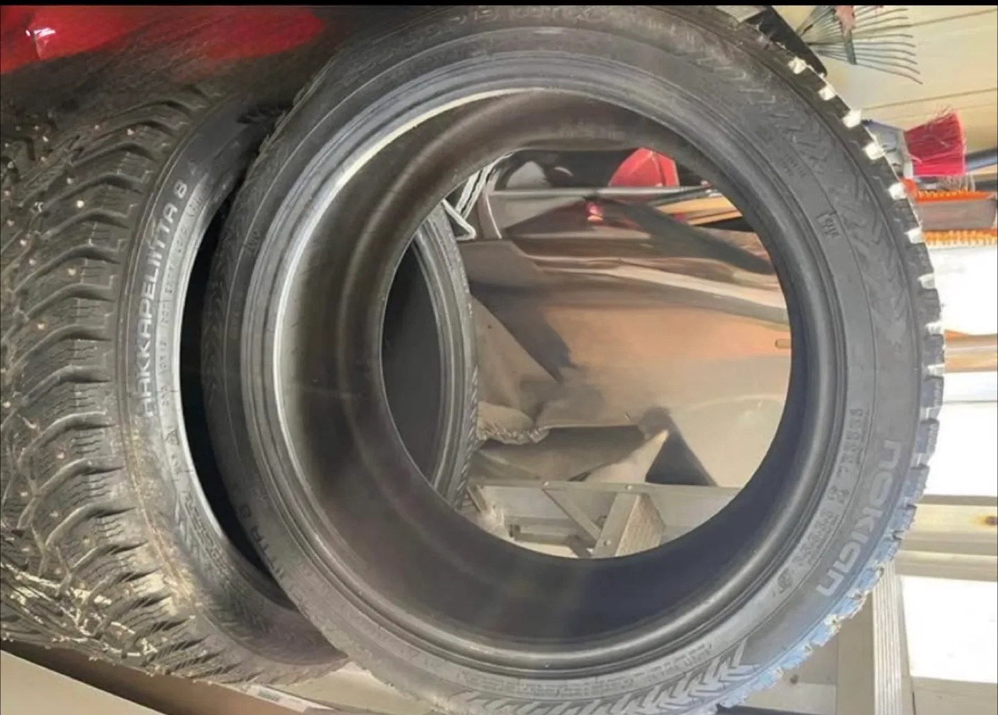 Nokian Hakkapeliitta 8 Winter Tires 255/40R19 image indicator(3)