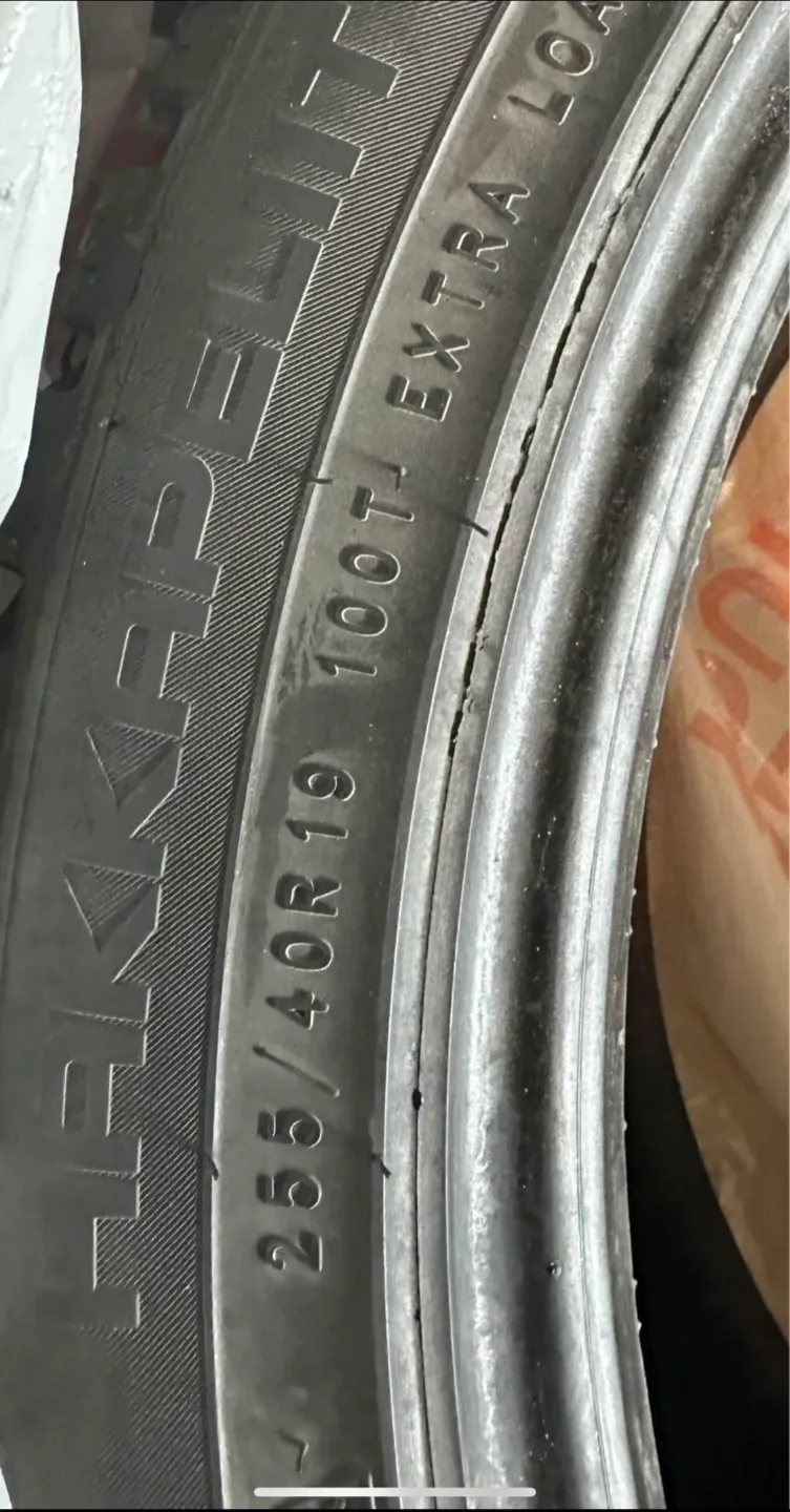 Nokian Hakkapeliitta 8 Winter Tires 255/40R19 image indicator(8)