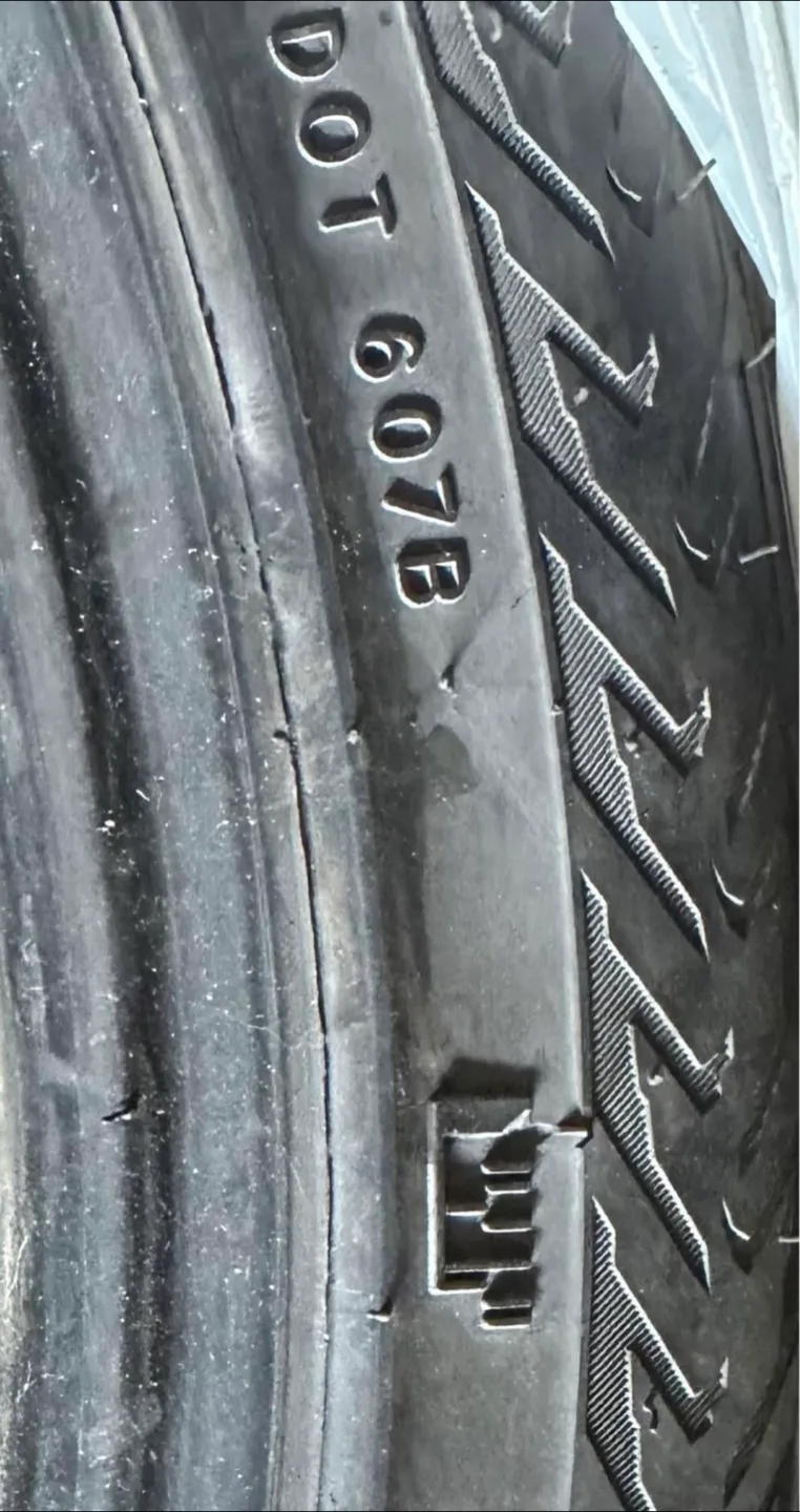 Nokian Hakkapeliitta 8 Winter Tires 255/40R19 image indicator(9)