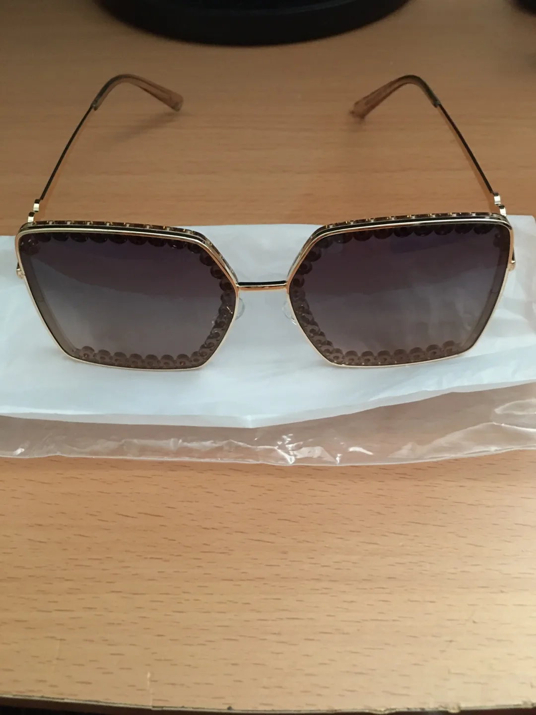 Gucci Sunglasses image indicator(5)