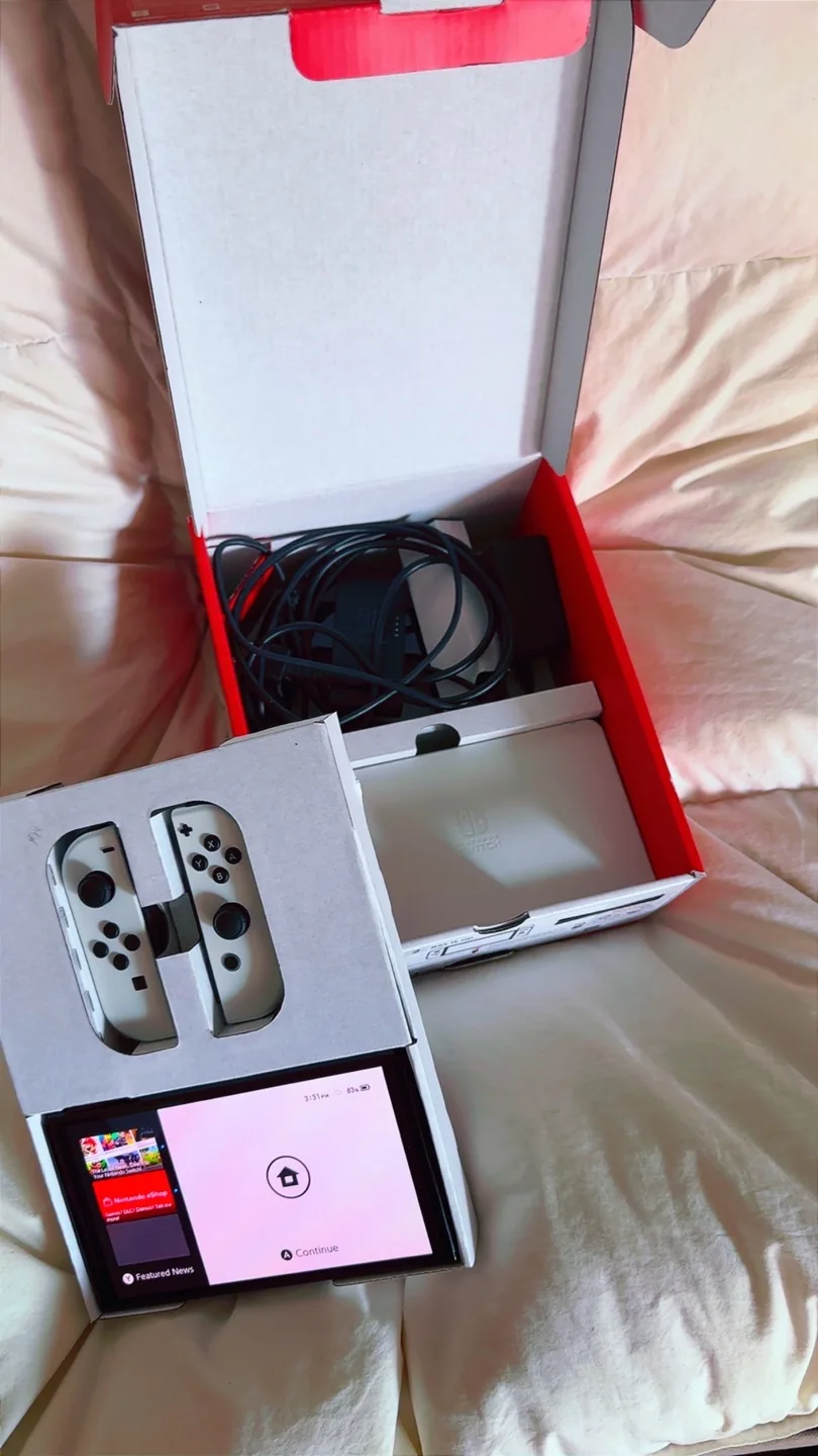 Like New Nintendo Switch OLED (White) image indicator(3)