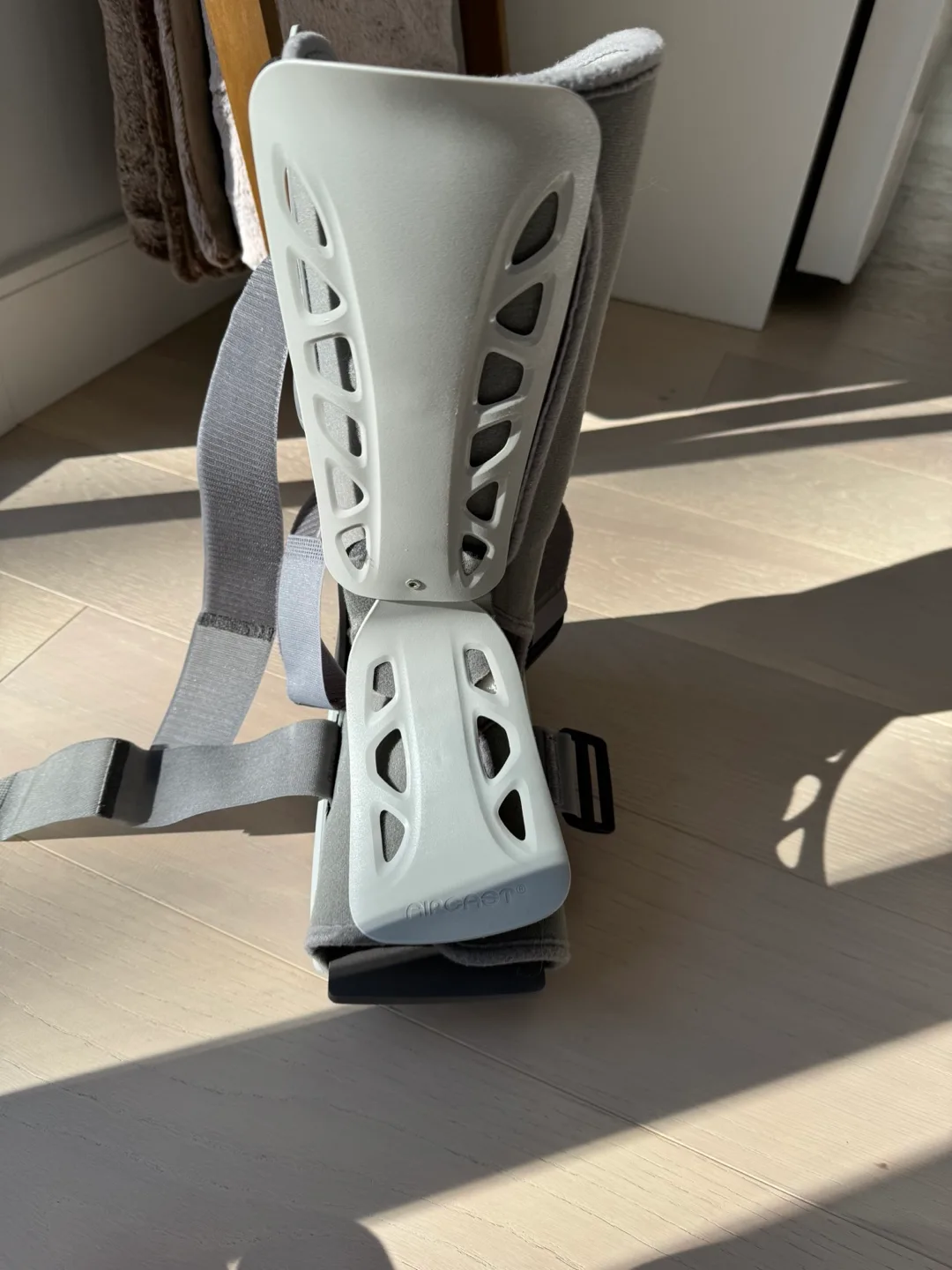 Aircast Walker Boot - Medium image indicator(2)