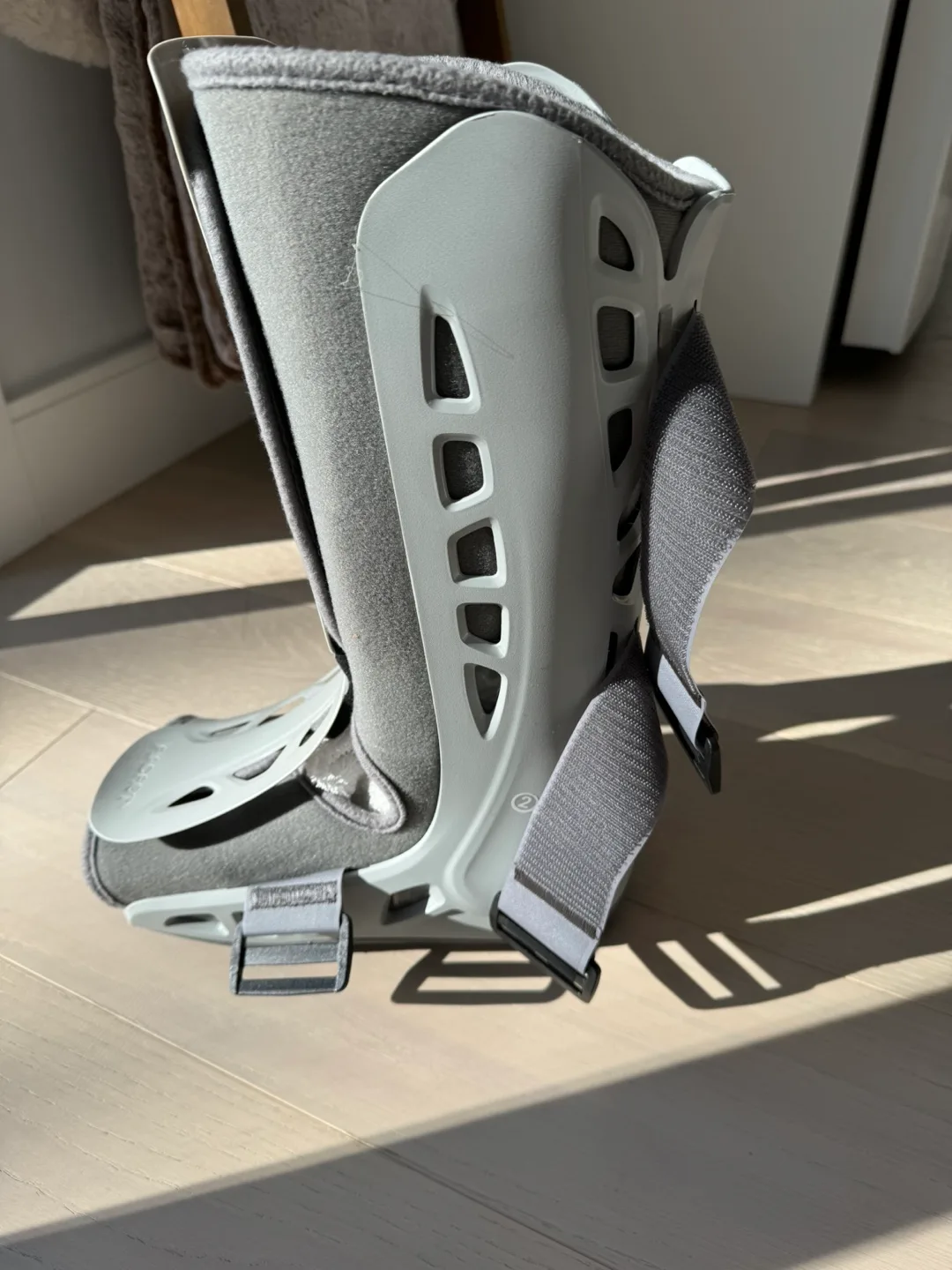 Aircast Walker Boot - Medium image indicator(3)