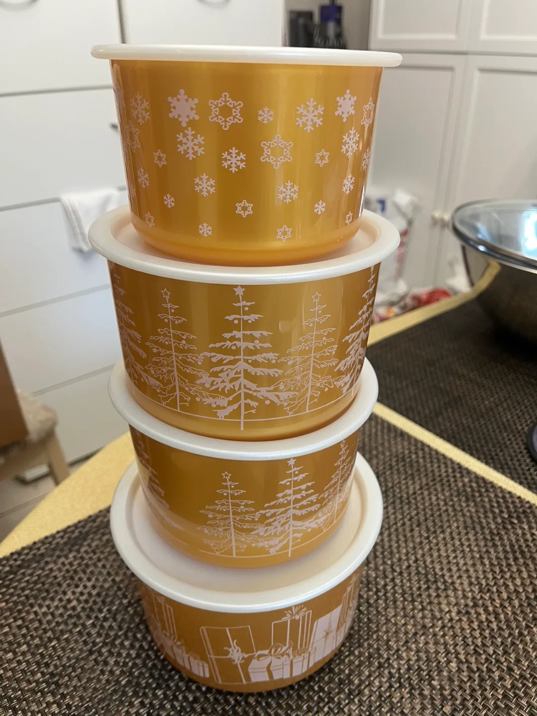 Tupperware Holiday Cheer Nesting Bowl Set thumbnail