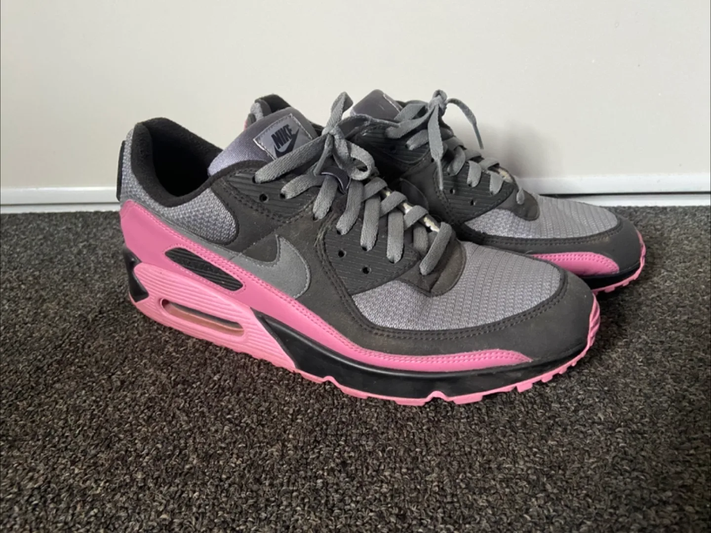 Nike Air Max 90 Sneakers - Grey & Pink size 11 image indicator(2)