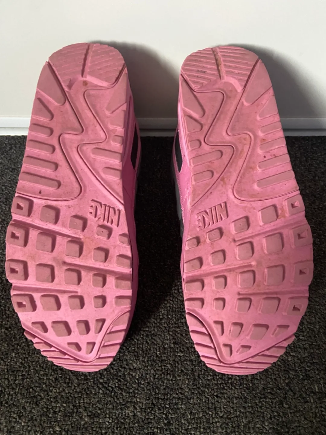 Nike Air Max 90 Sneakers - Grey & Pink size 11 image indicator(3)