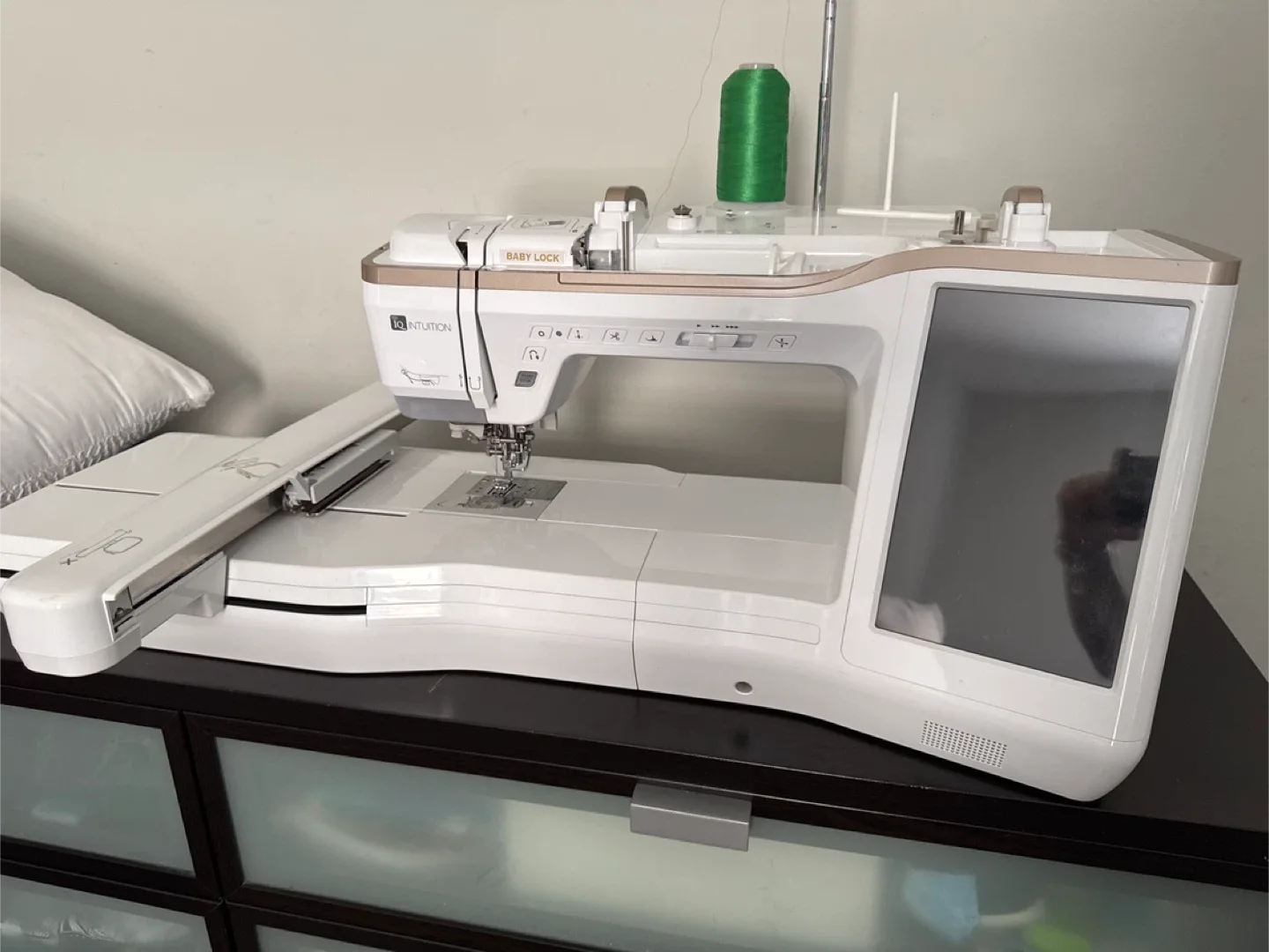 Baby Lock Altair Embroidery Machine image indicator(2)