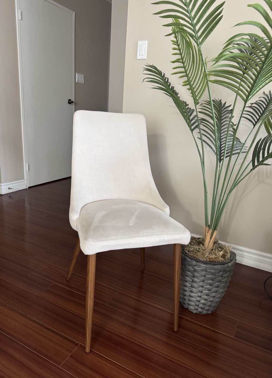 Beige Dining Chairs with Wooden Legs x4