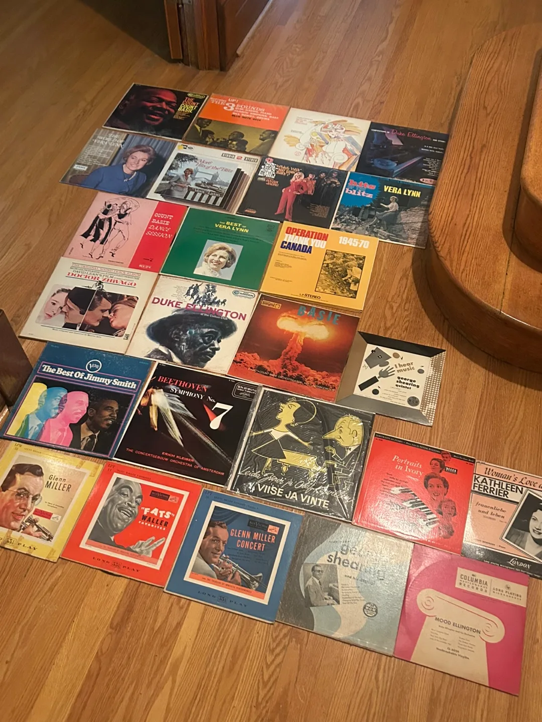 Vintage Vinyl Records - Jazz, Classical, Easy Listening image indicator(2)