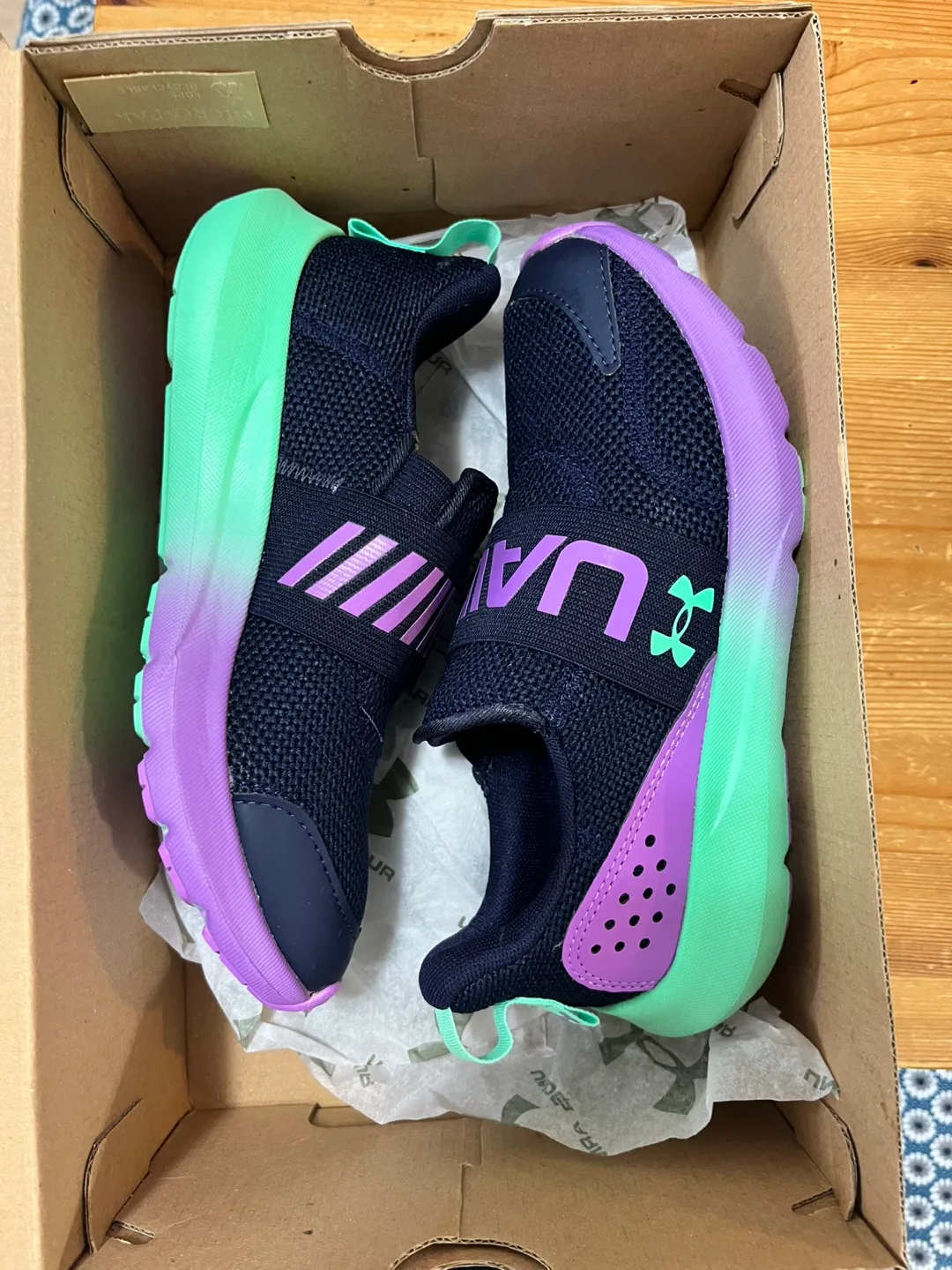 Under Armour Kids Shoes - Size 7Y