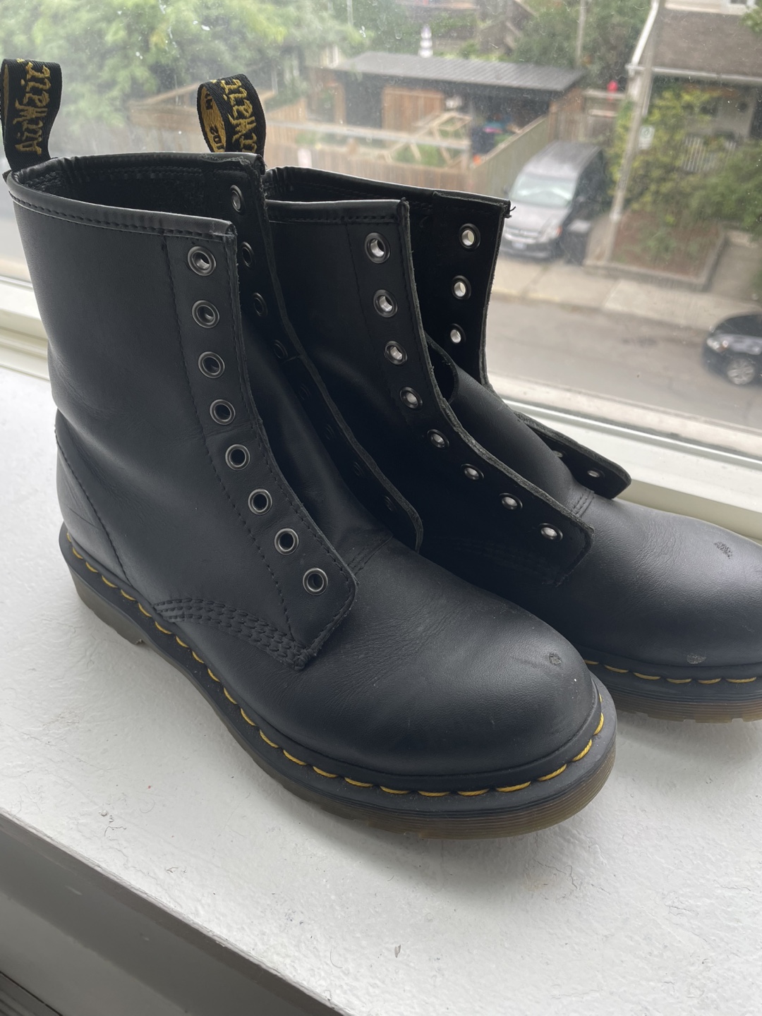 1460 smooth doc martens