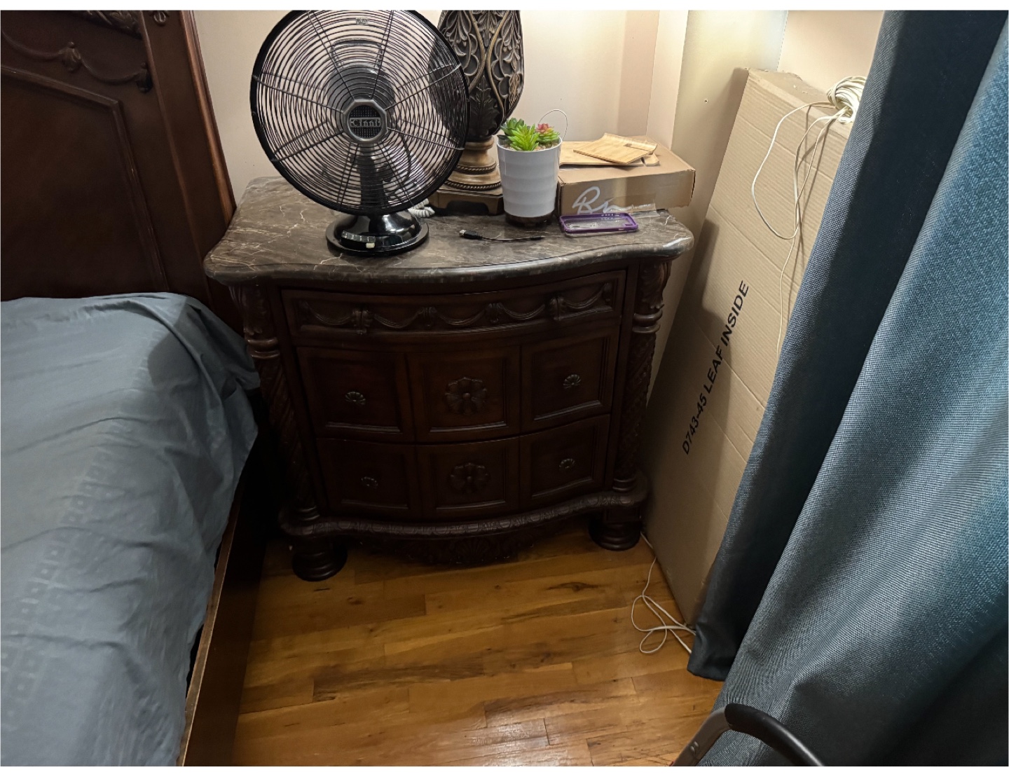 Bedroom Set - Dresser, Mirror, Nightstand - photo 4