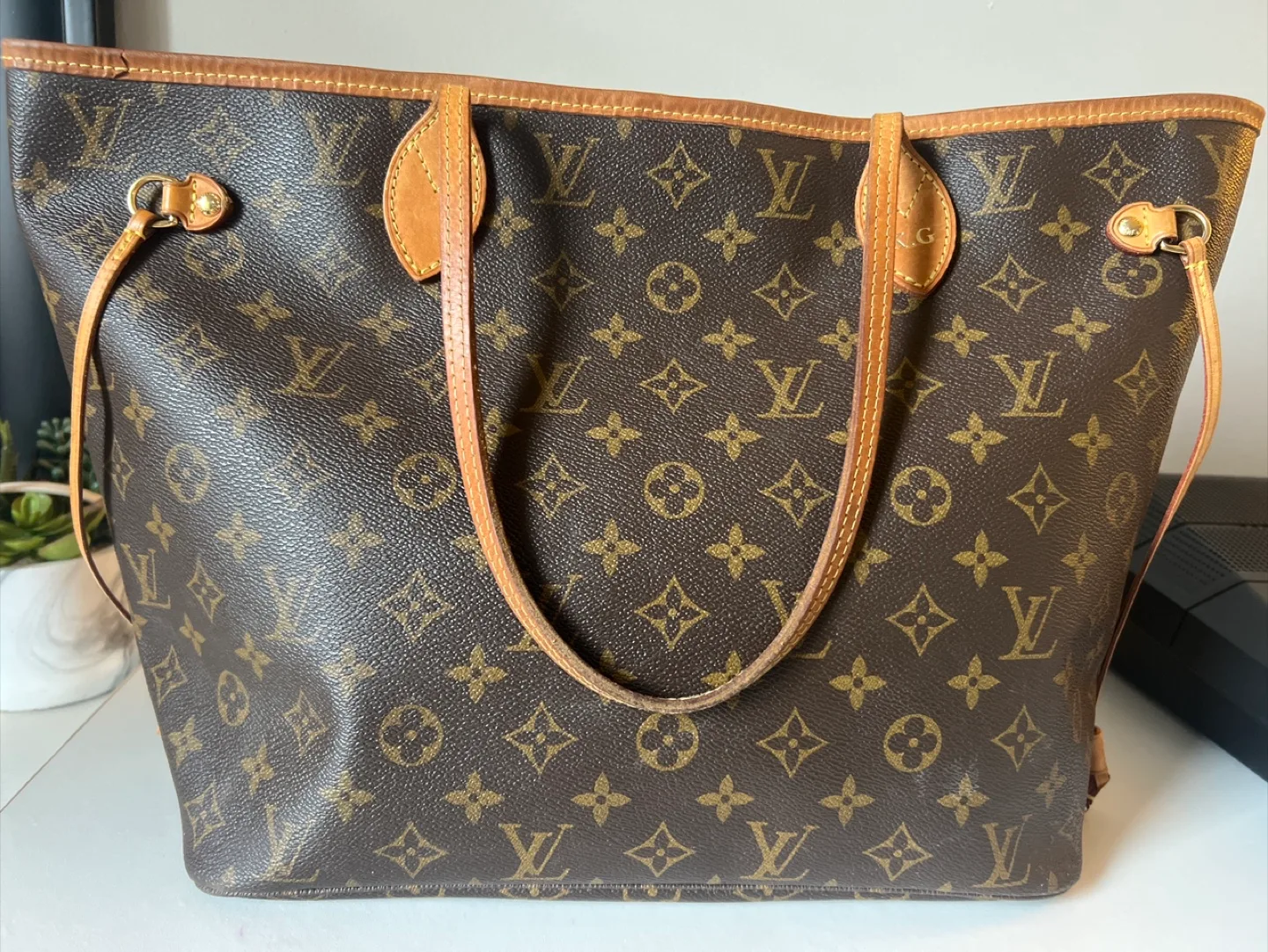 Louis Vuitton Neverfull MM Tote Bag thumbnail