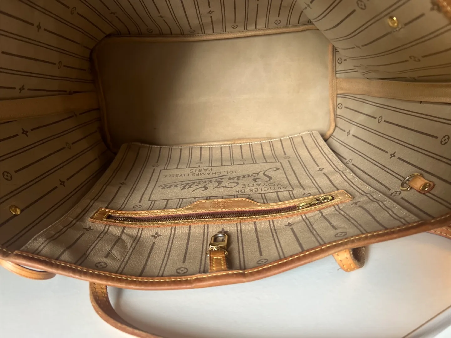 Louis Vuitton Neverfull MM Tote Bag image indicator(5)