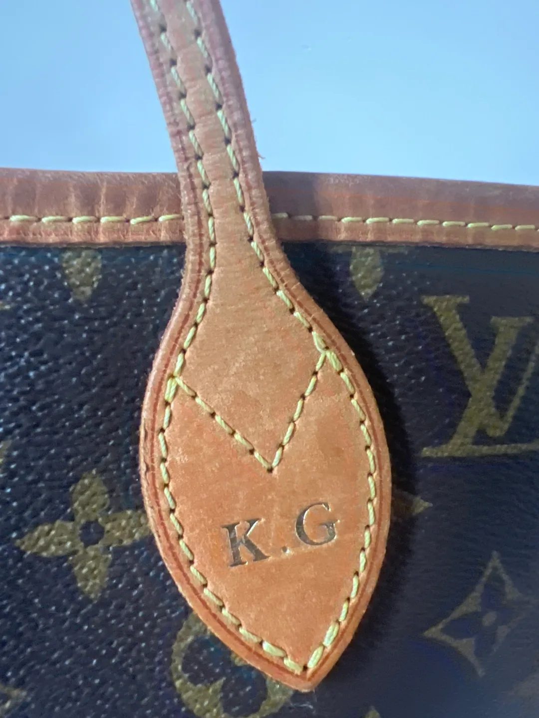 Louis Vuitton Neverfull MM Tote Bag image indicator(7)