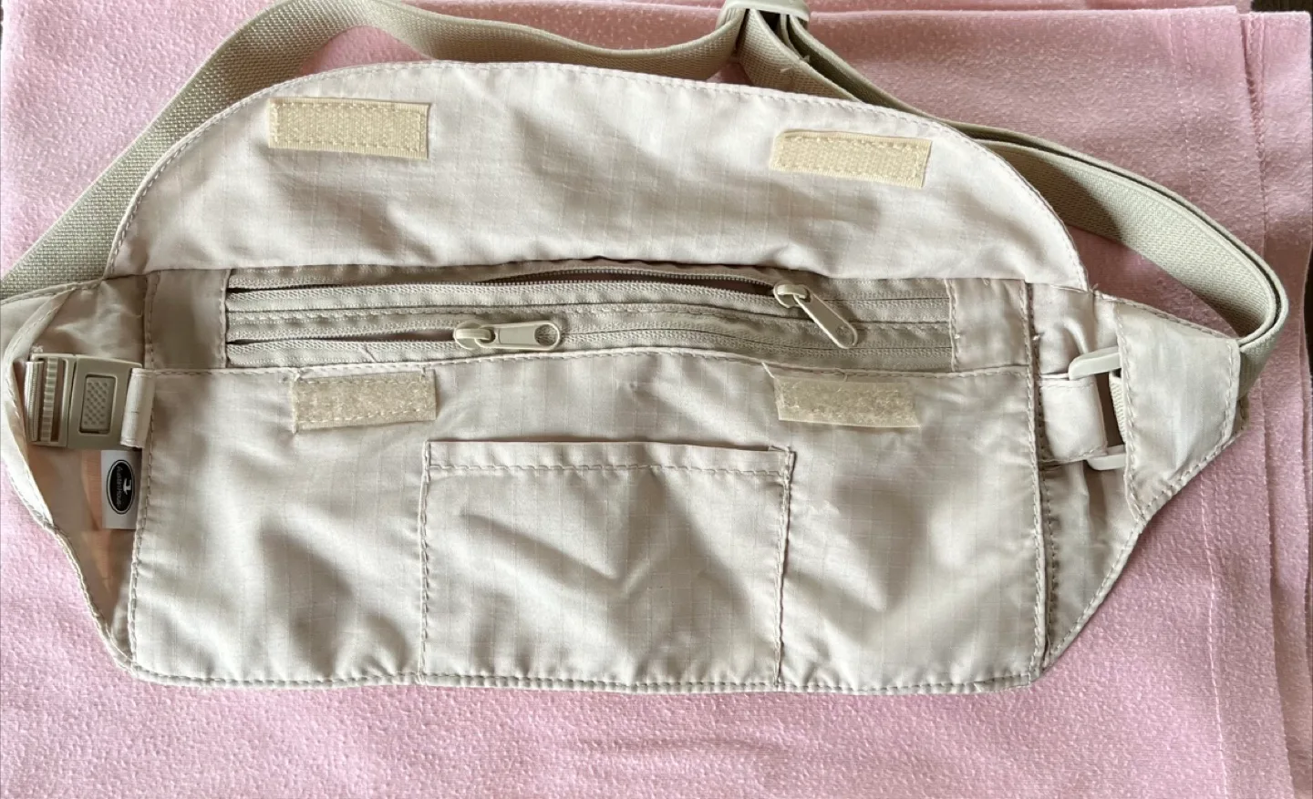 Travelon Anti-Theft Waist Pack image indicator(2)