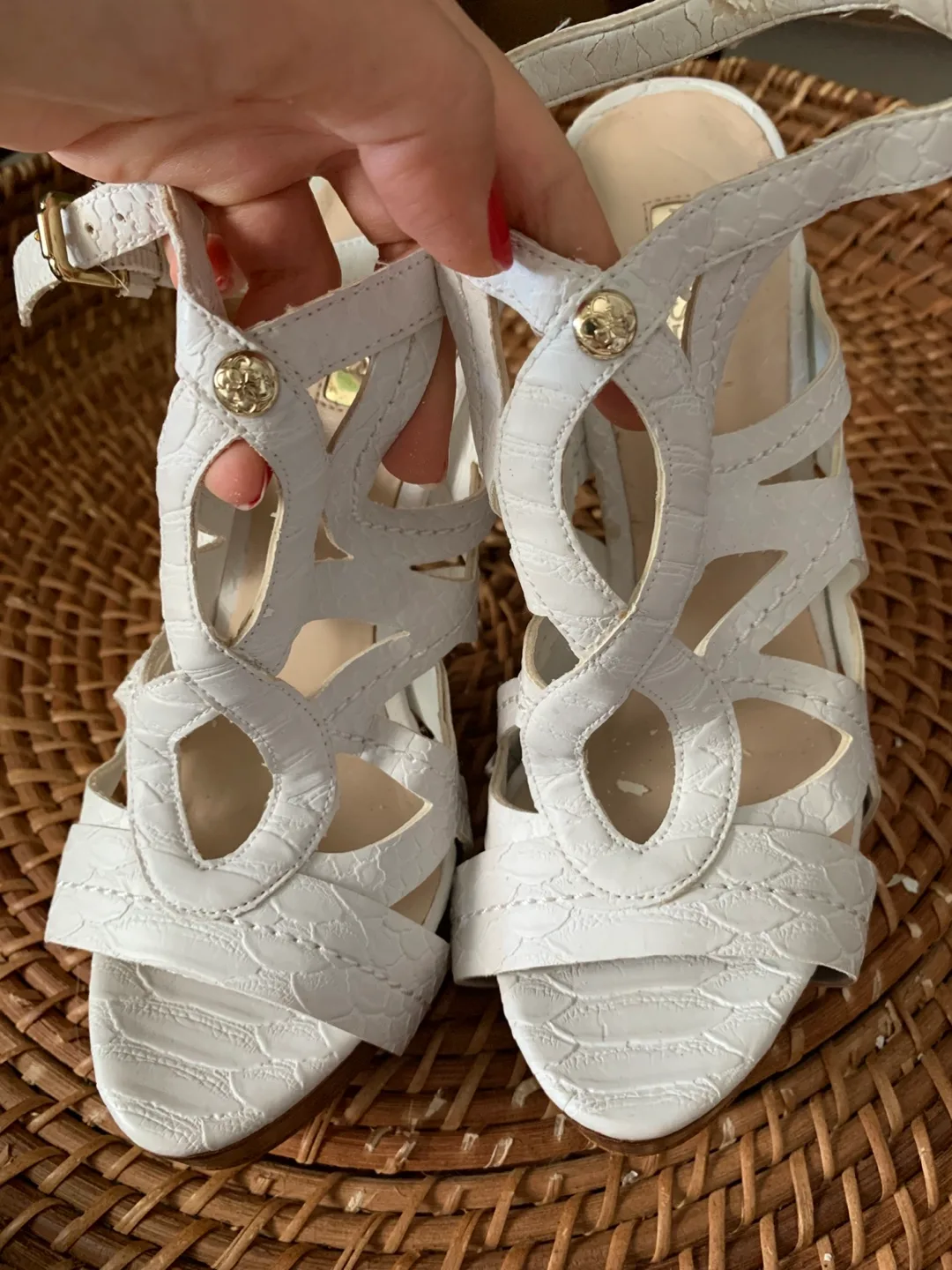 Guess White Heels - Size 7M image indicator(2)
