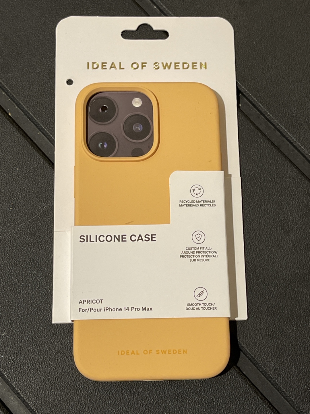 New IDEAL OF SWEDEN Apricot iPhone 14 Pro Max Silicone Case
