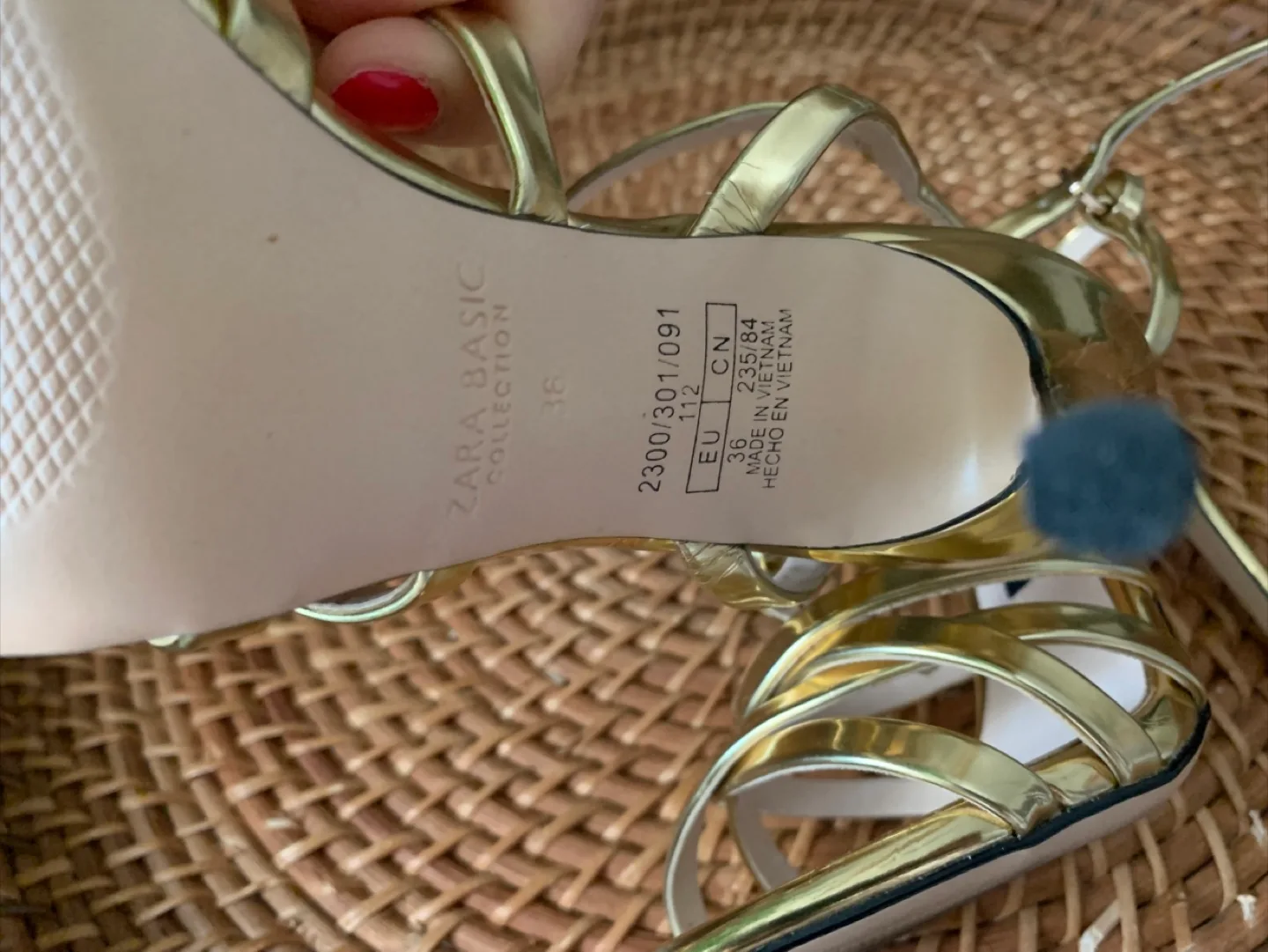 Zara Basic Gold Heels - Size 36 image indicator(4)