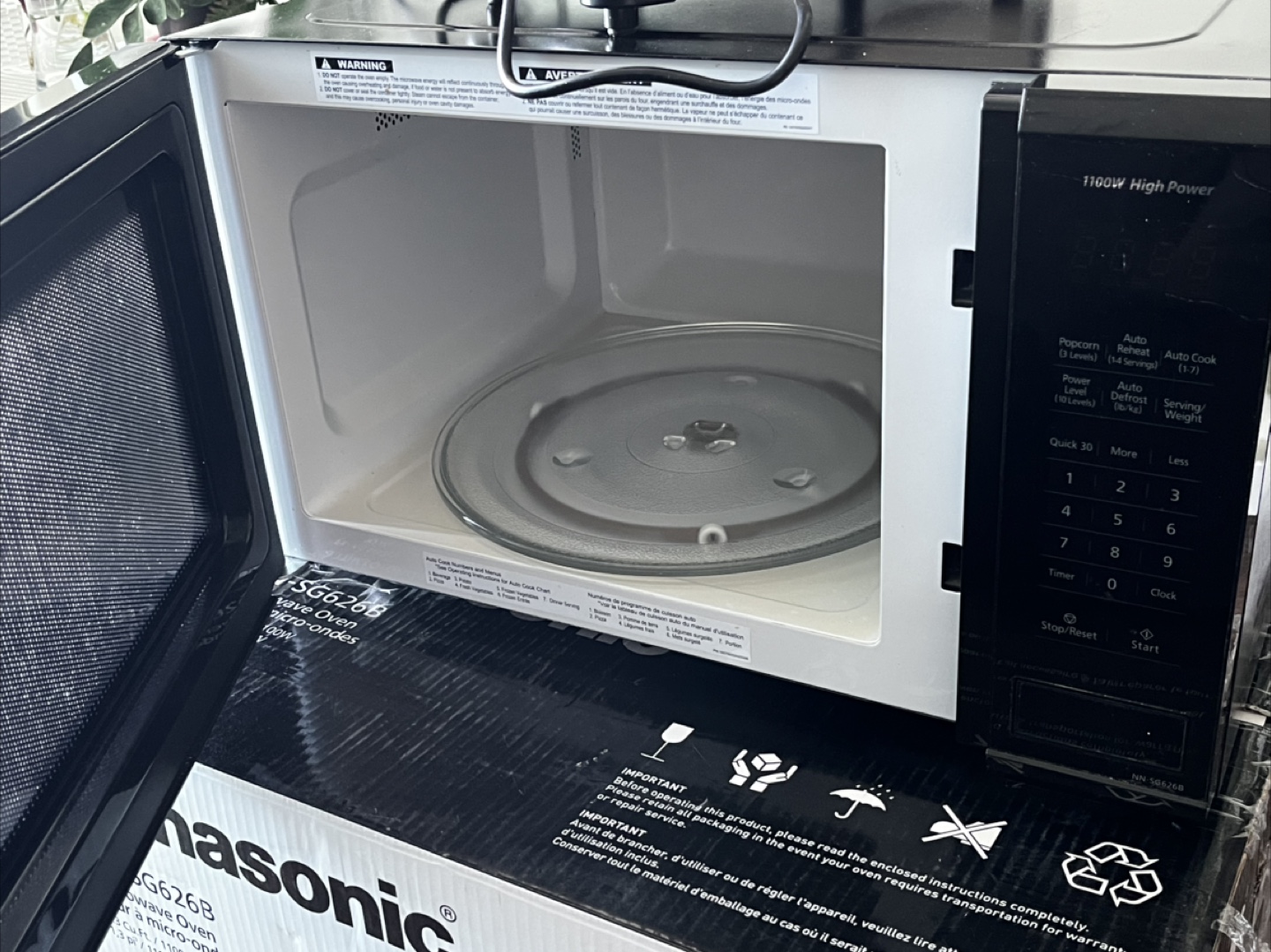 Panasonic NN-SG626B Microwave Oven - Like New!