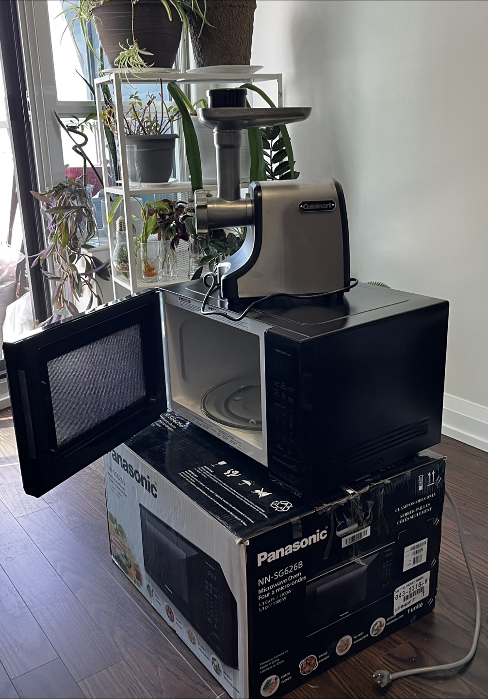 Panasonic NN-SG626B Microwave Oven - Like New! - photo 2