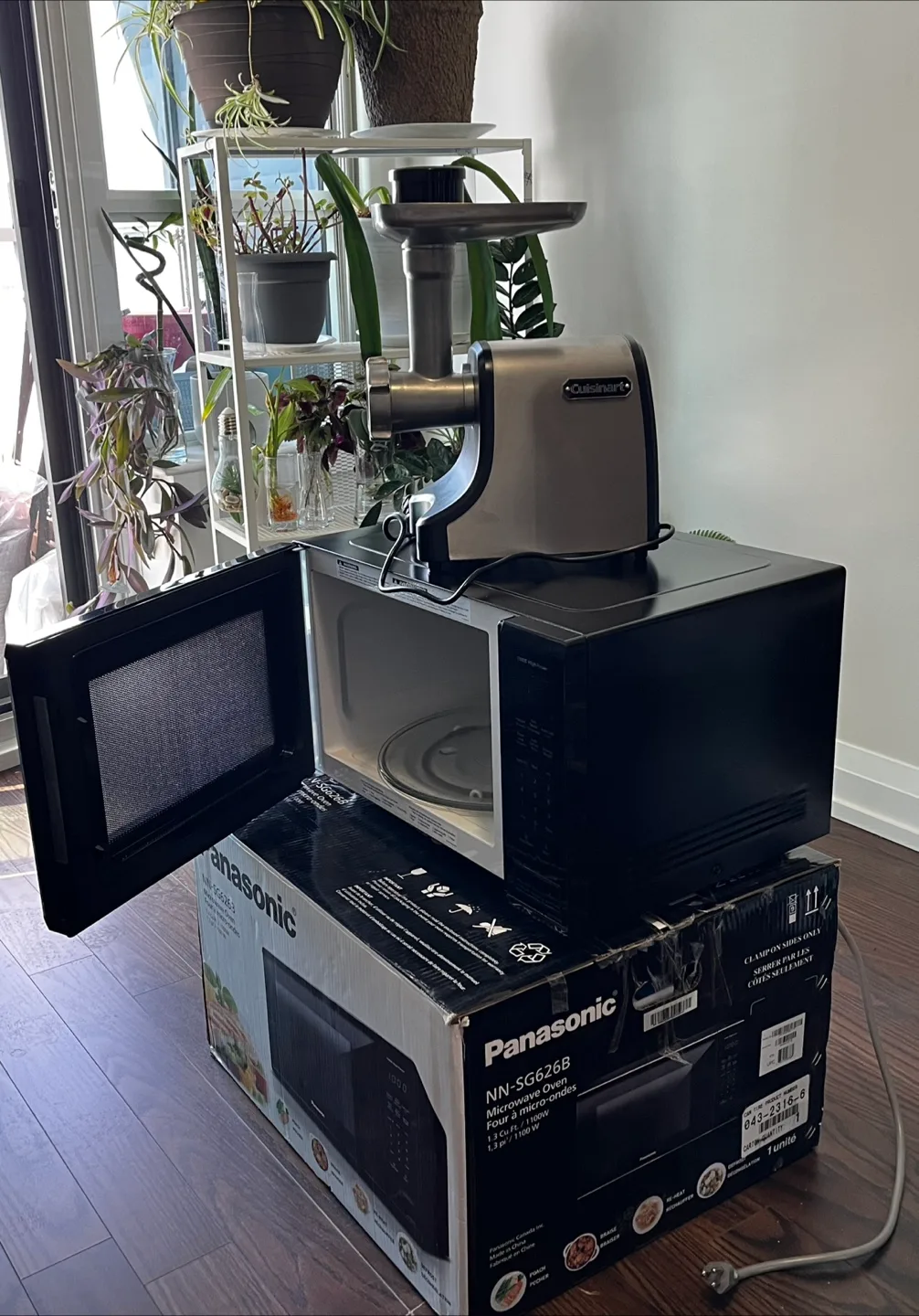 Panasonic NN-SG626B Microwave Oven - Like New! image indicator(2)