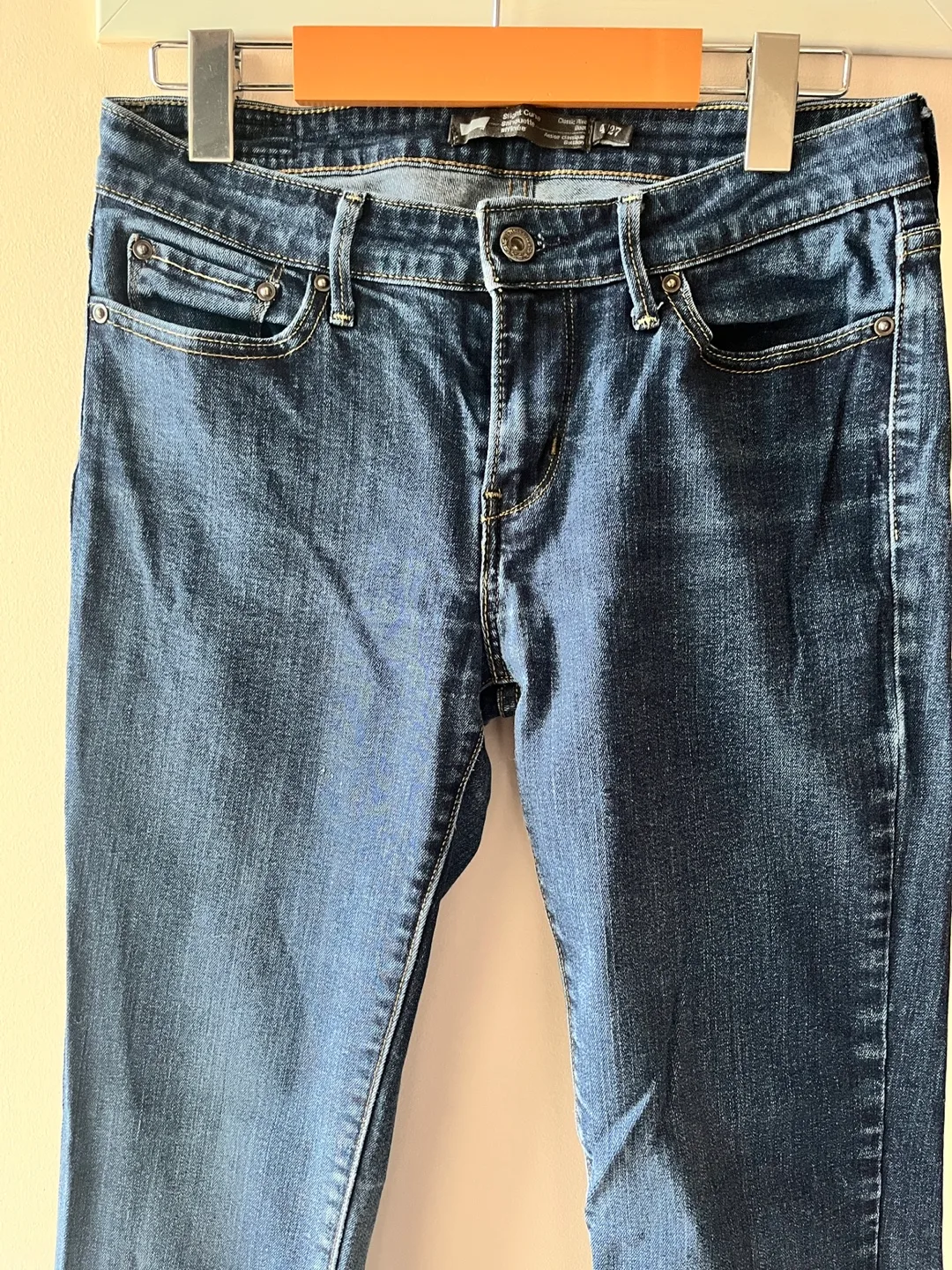 Levi's Slight Curve Women's Jeans - Size 27 image indicator(2)