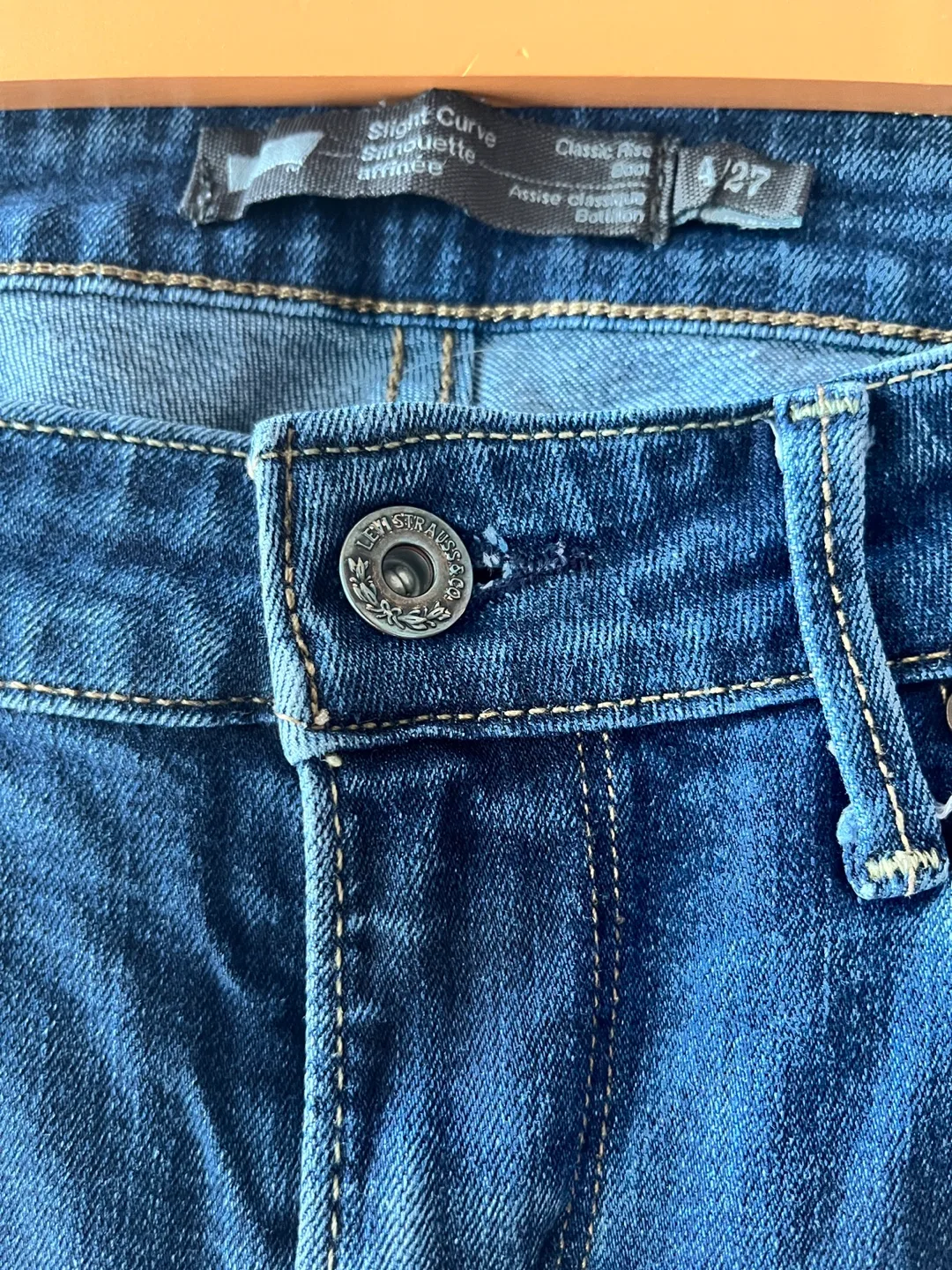 Levi's Slight Curve Women's Jeans - Size 27 image indicator(3)