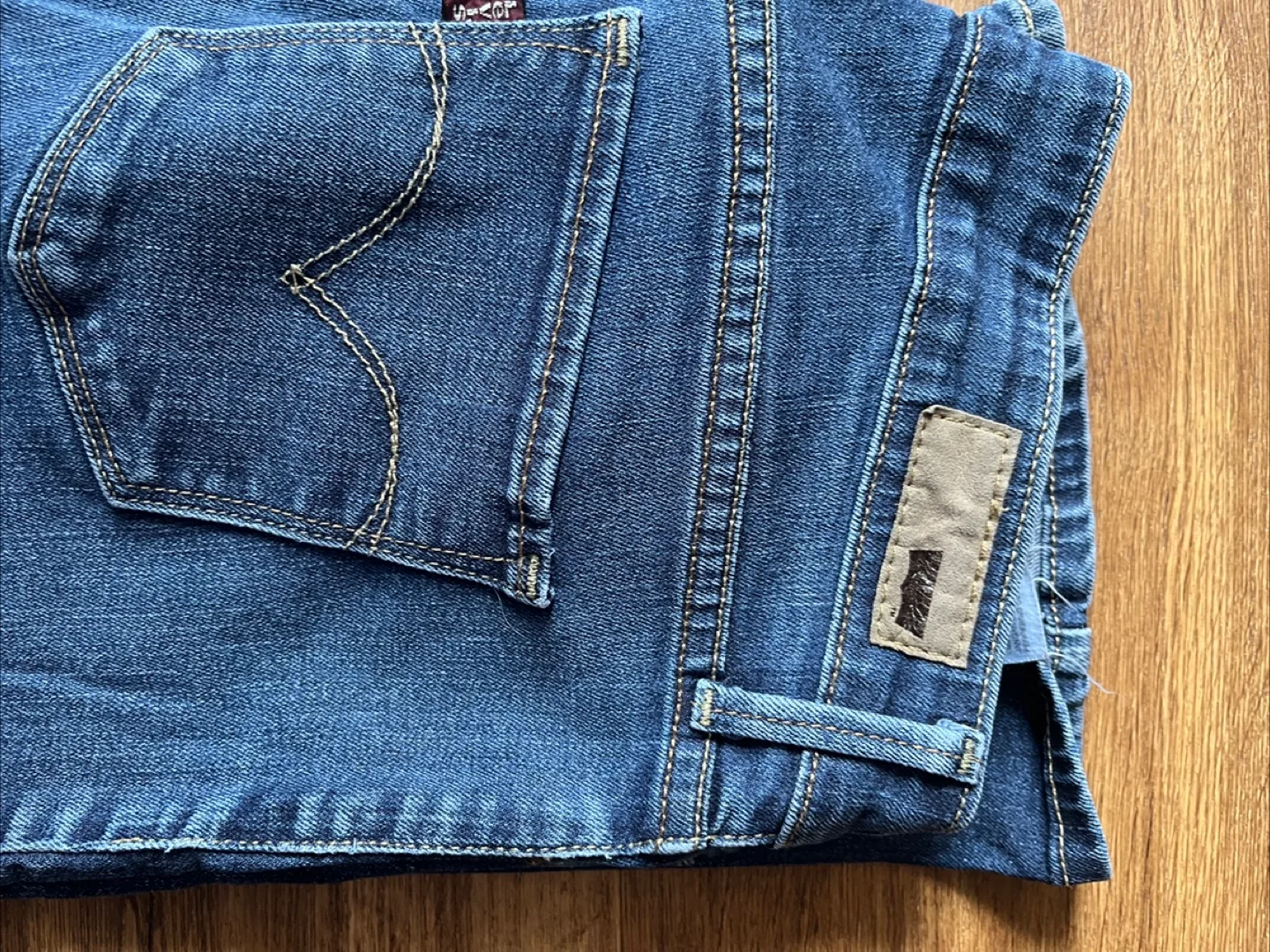 Levi's Slight Curve Women's Jeans - Size 27 image indicator(7)