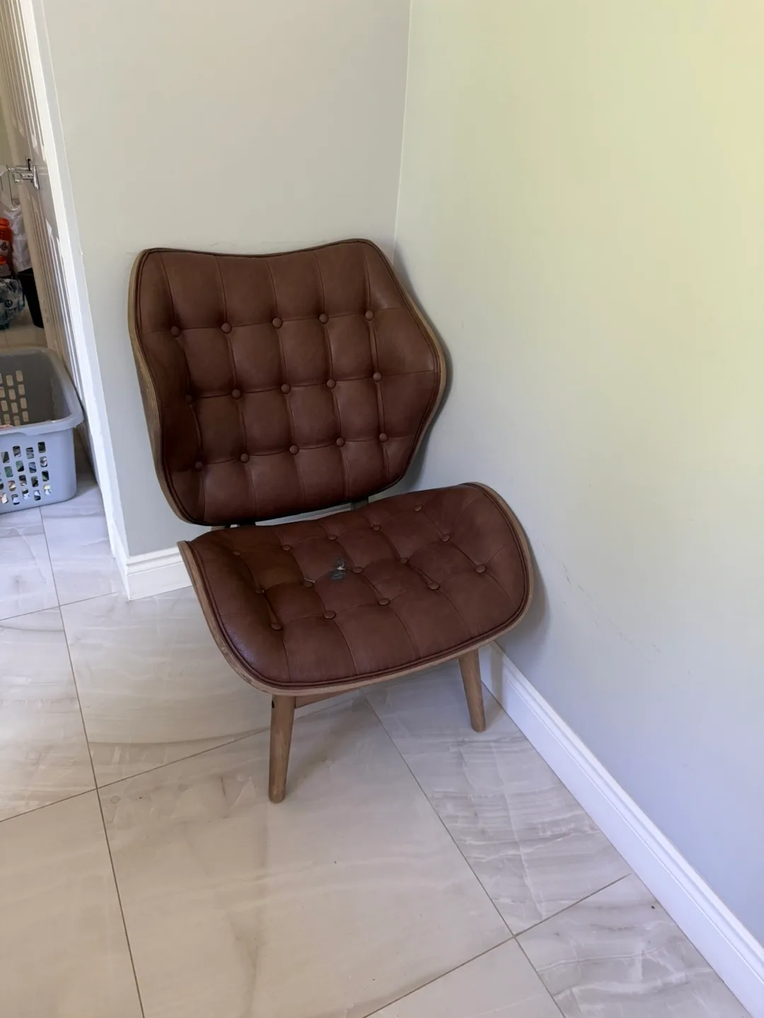 Brown Leather Lounge Chair thumbnail