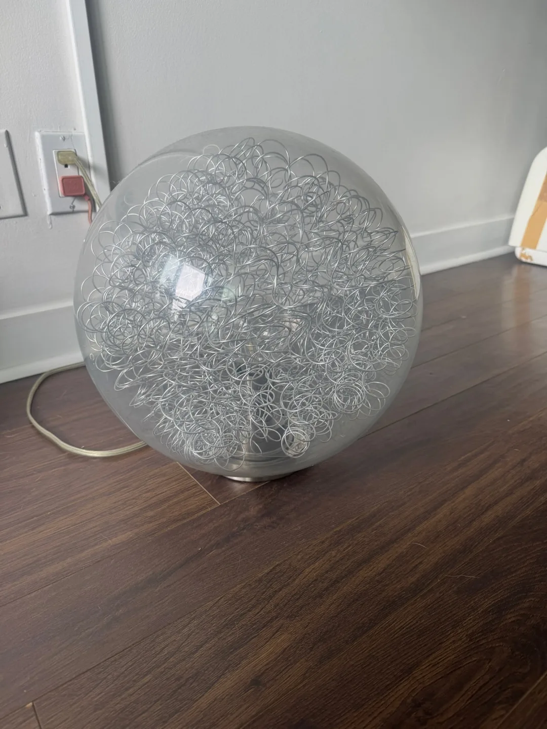 Round Wire Sphere Table Lamp