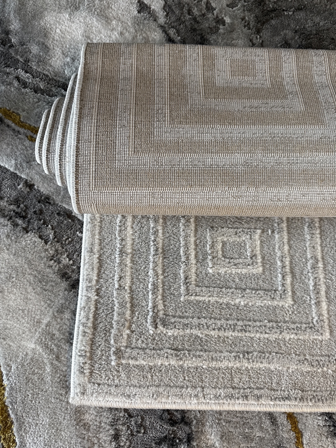 United Weavers Cascades Rug - 5'3" x 7'2" - Silver - photo 2