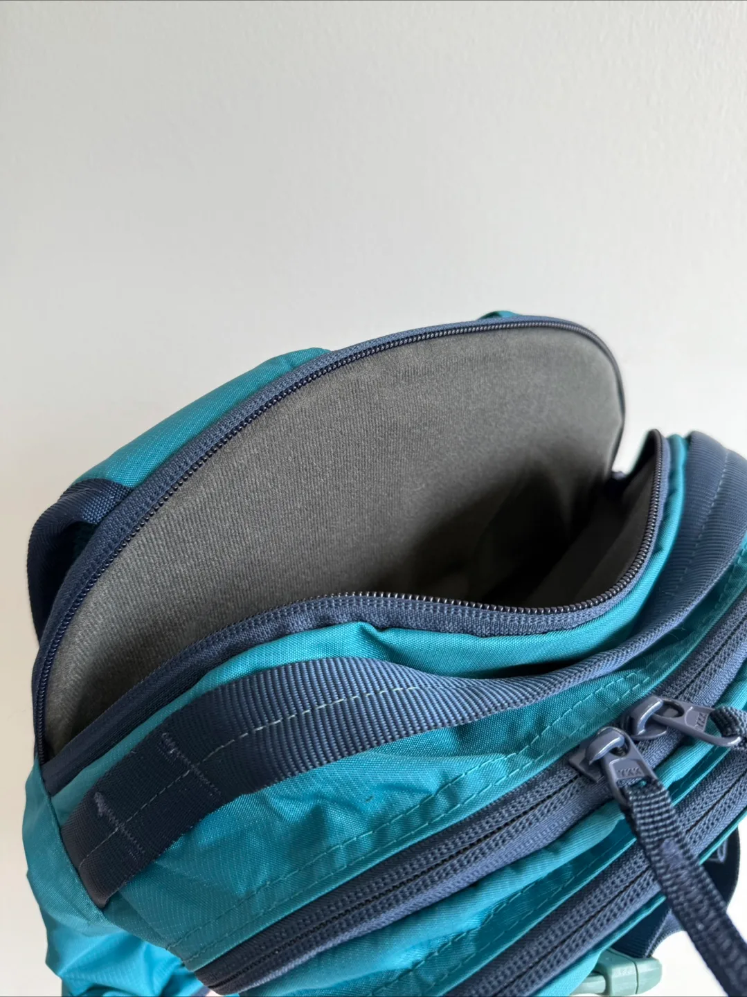 Dakine Mission 25L Backpack – Rare Seaford Color image indicator(6)