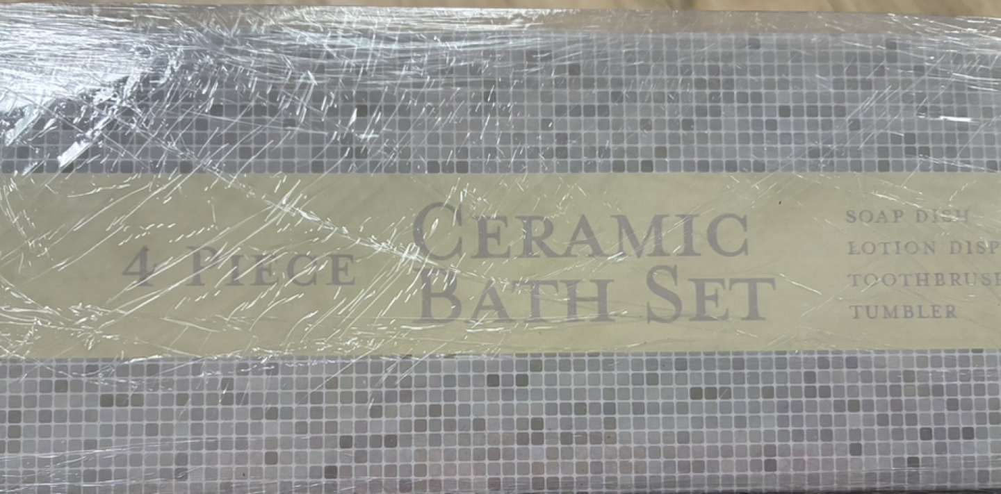 [Moving Sale] NEW 4-Piece Ceramic Bath Set - photo 3