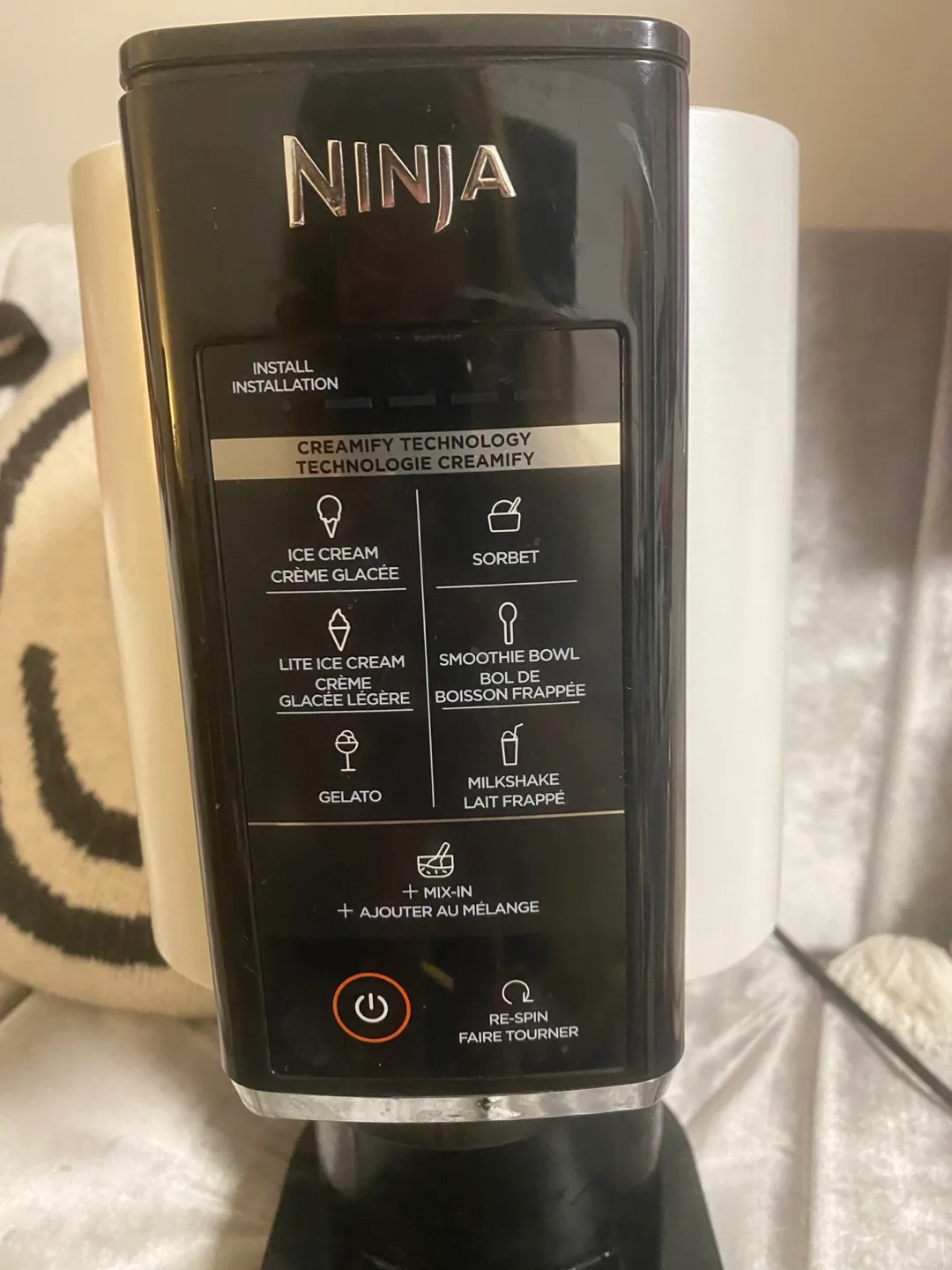 Ninja CREAMi 7-in-1 Ice Cream Maker, White image indicator(5)