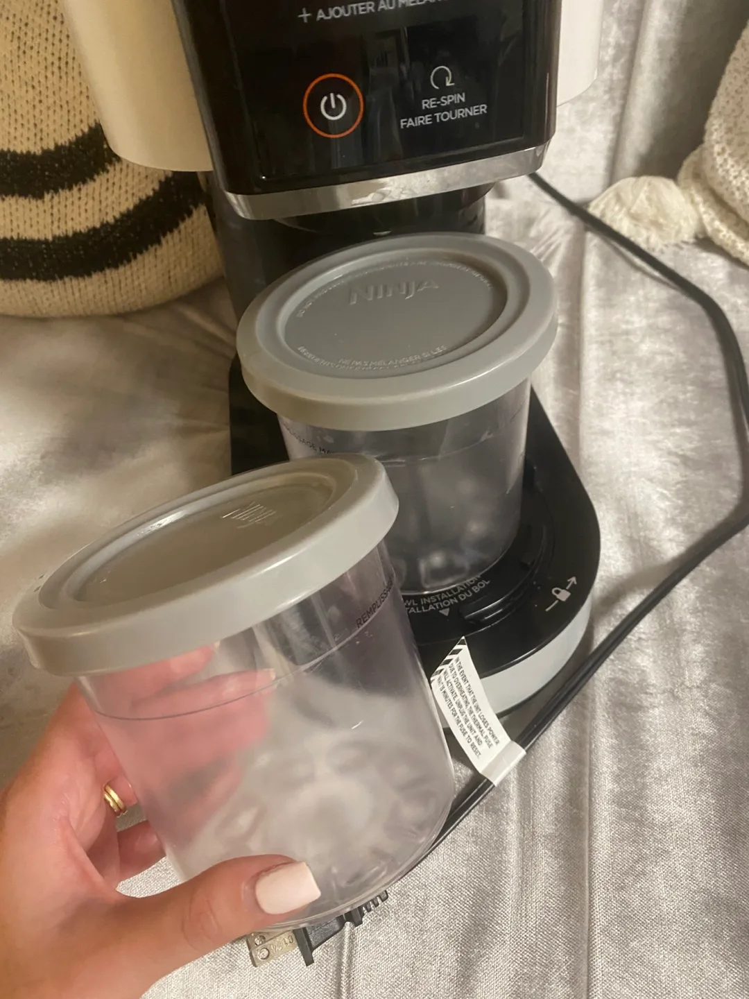 Ninja CREAMi 7-in-1 Ice Cream Maker, White image indicator(4)