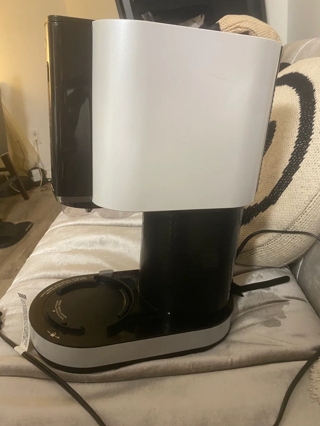 Ninja CREAMi 7-in-1 Ice Cream Maker, White image indicator(6)