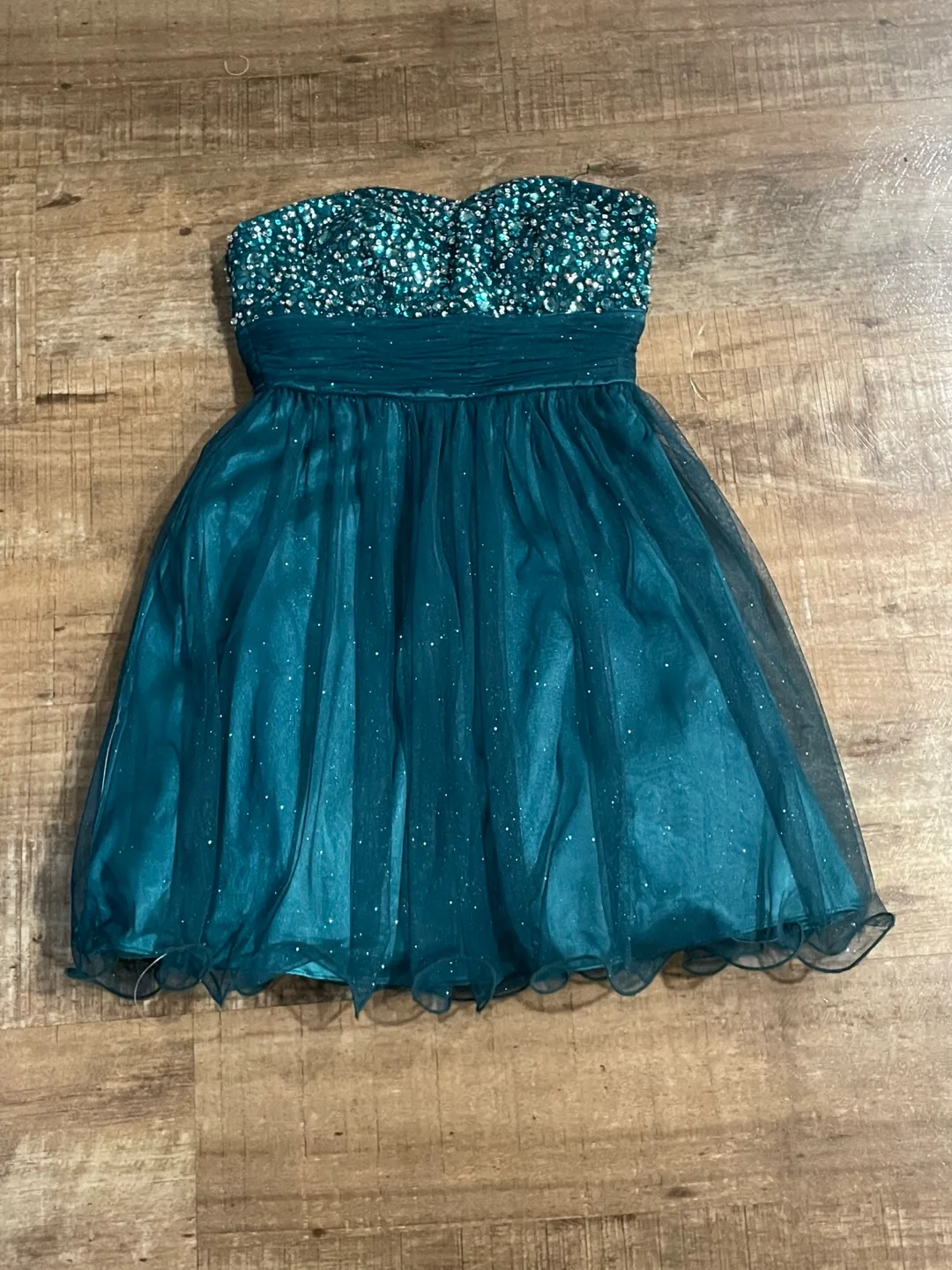 Emerald Green Prom dress thumbnail