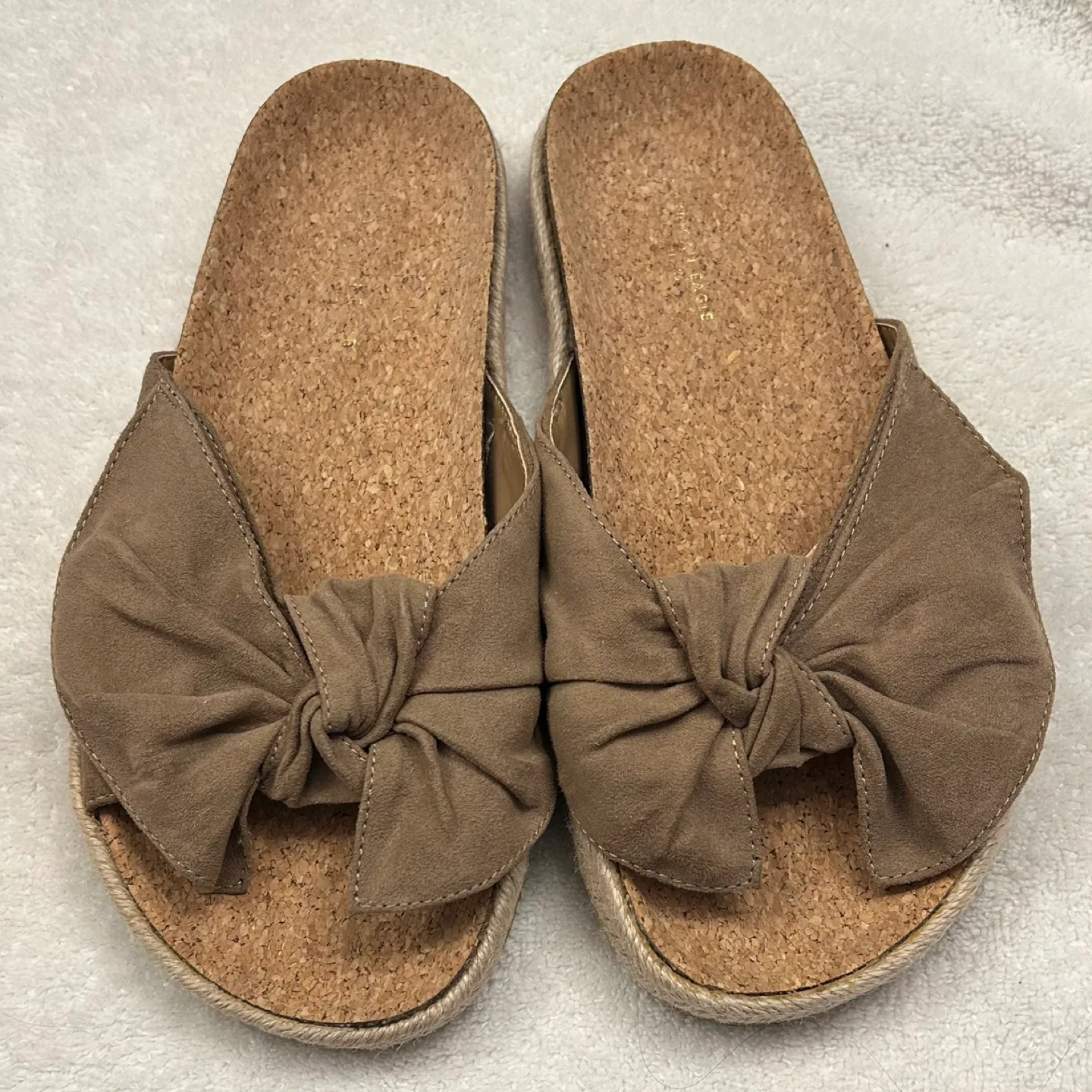 American Eagle Brown Bow Sandals thumbnail