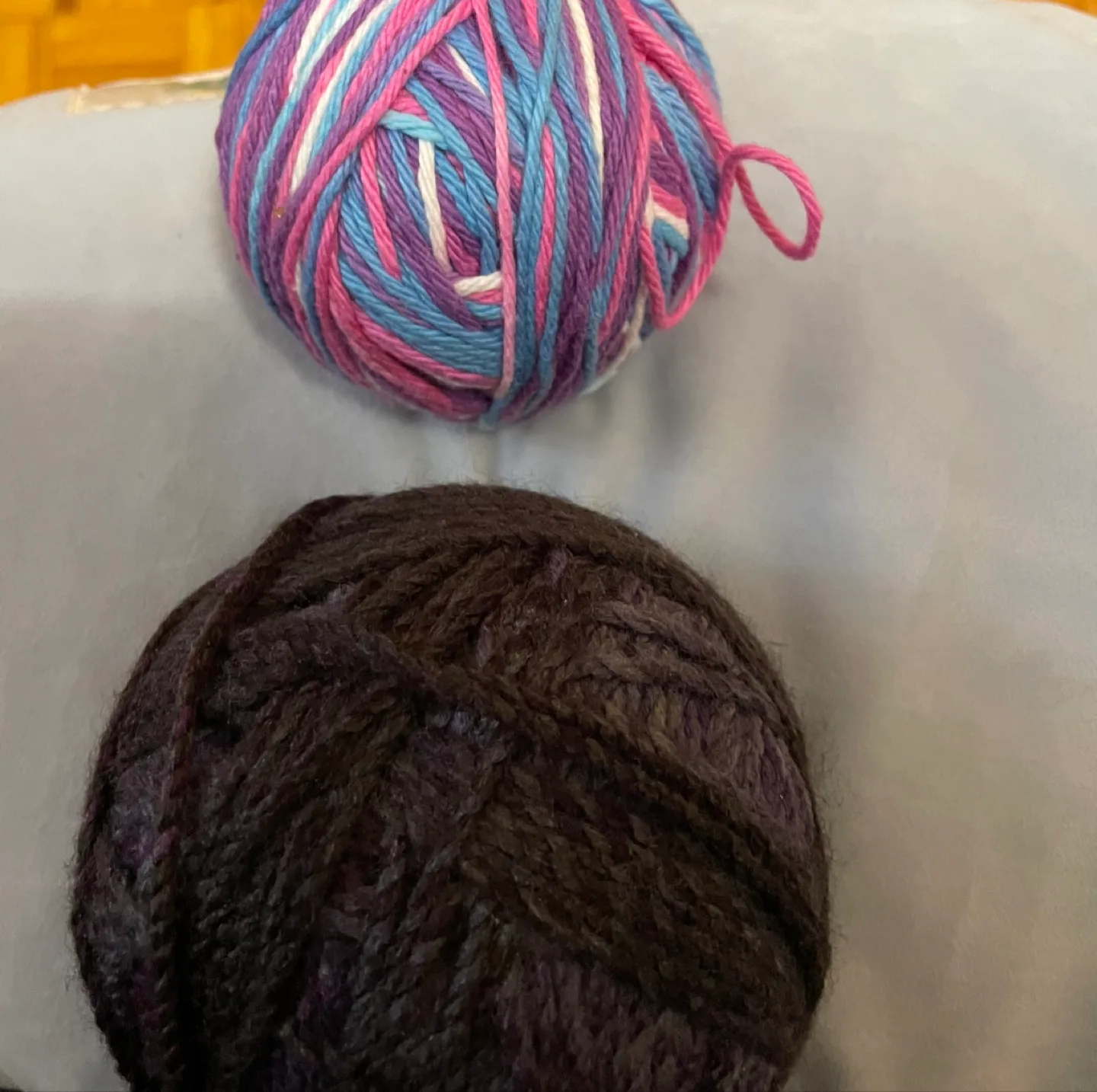 crochet hooks and yarn image indicator(2)