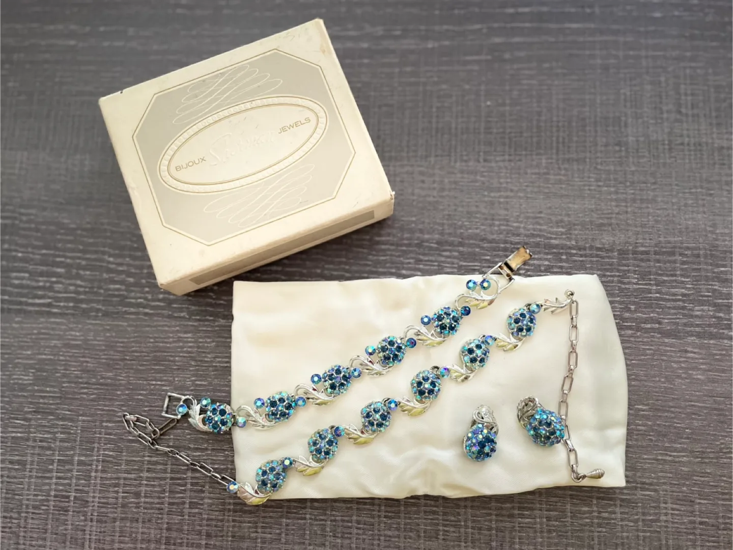 Vintage Crystal Jewelry Set image indicator(5)