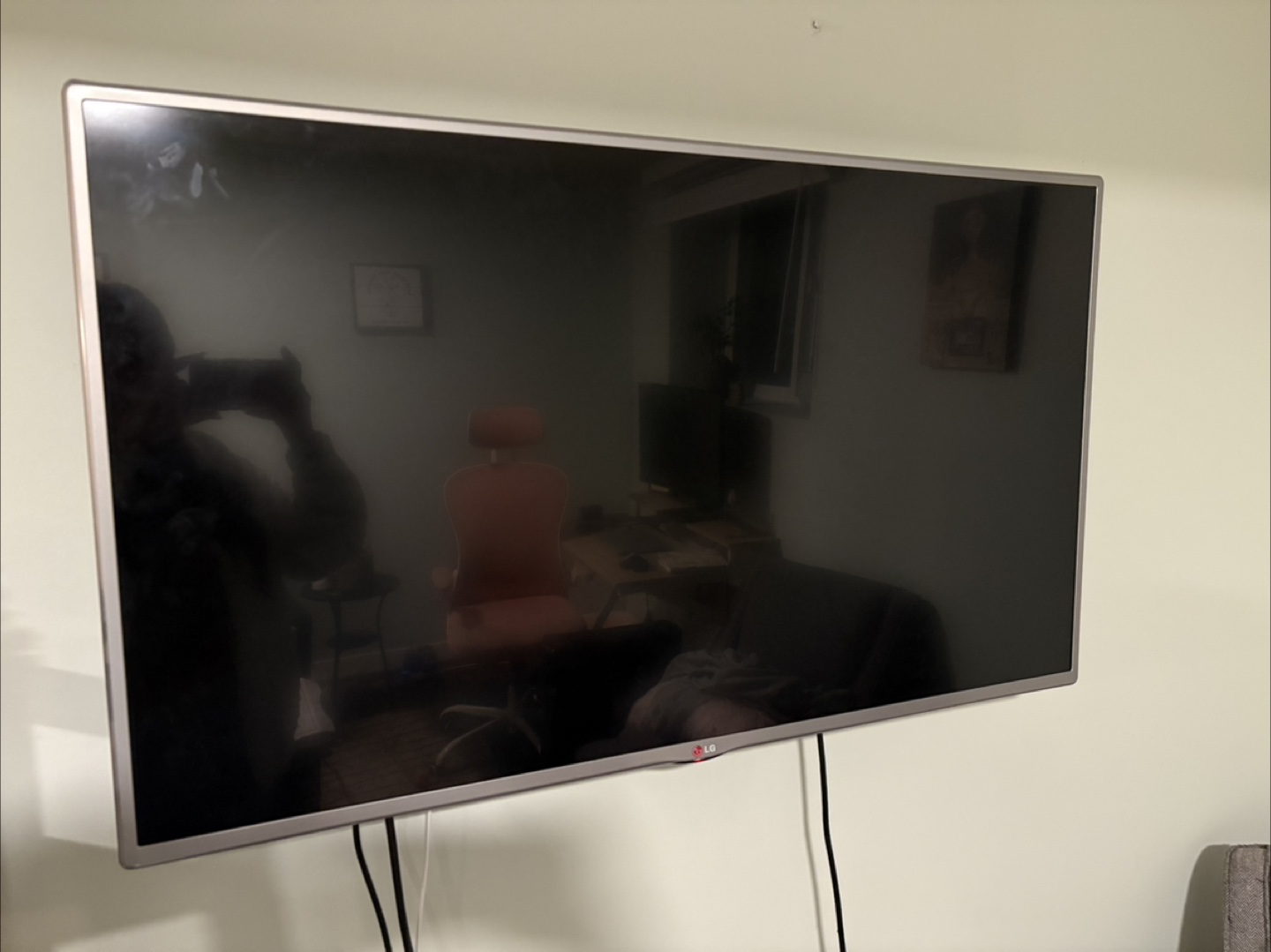 42” LG TV with Wall Mount