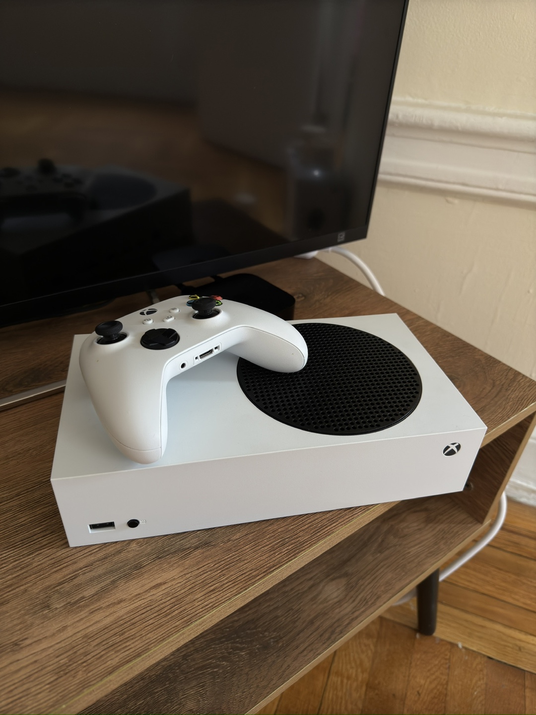 Xbox Series S Console with Controller - White - photo 3